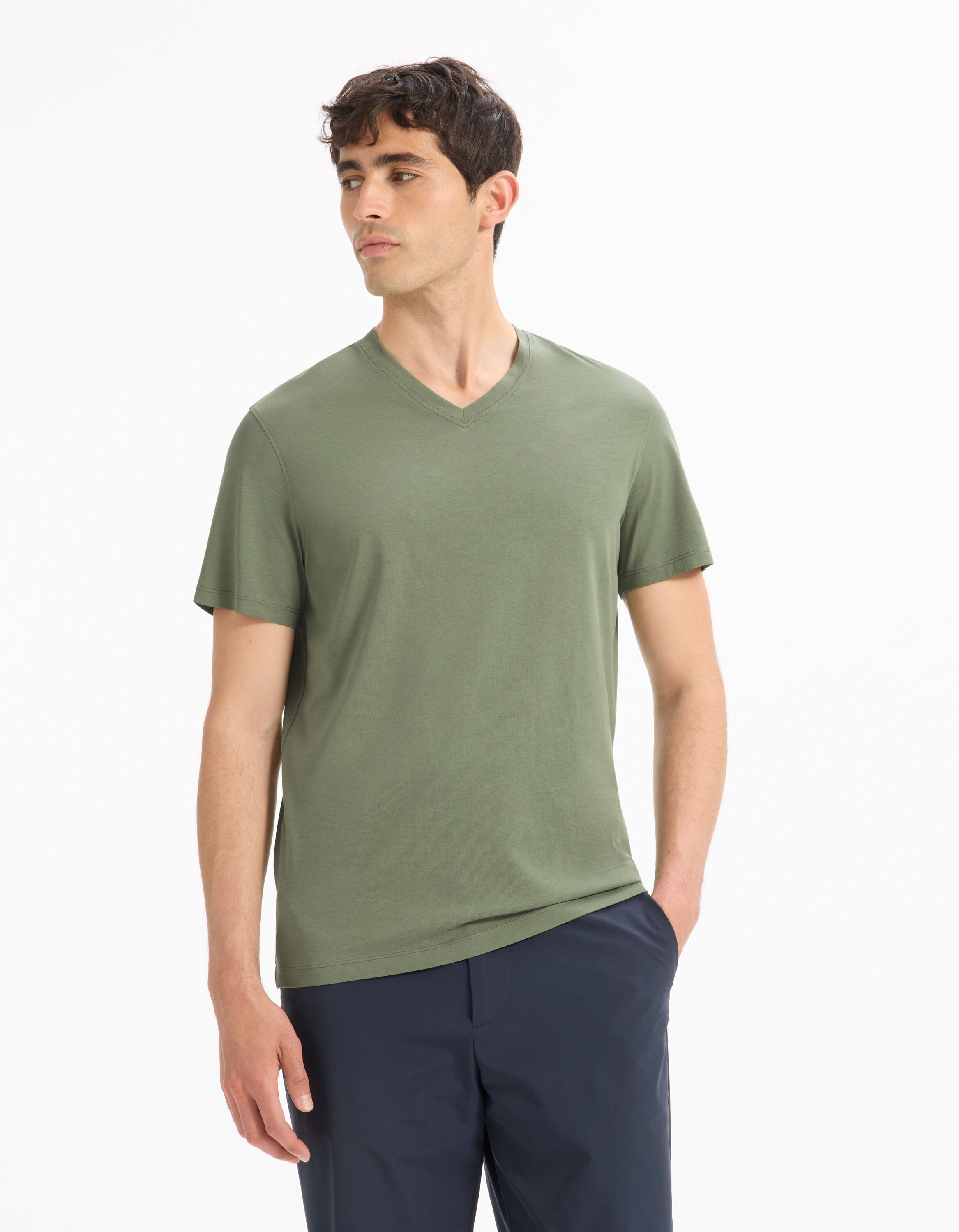 Celio_Vert T-Shirt Straight Col V 100% Coton_DEBASEV_GREEN 02_01