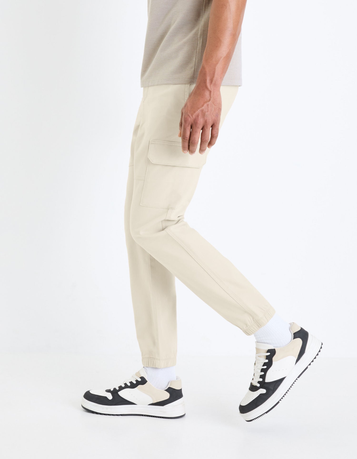 Slim Cargo Trousers In Stretch Cotton - Beige_05