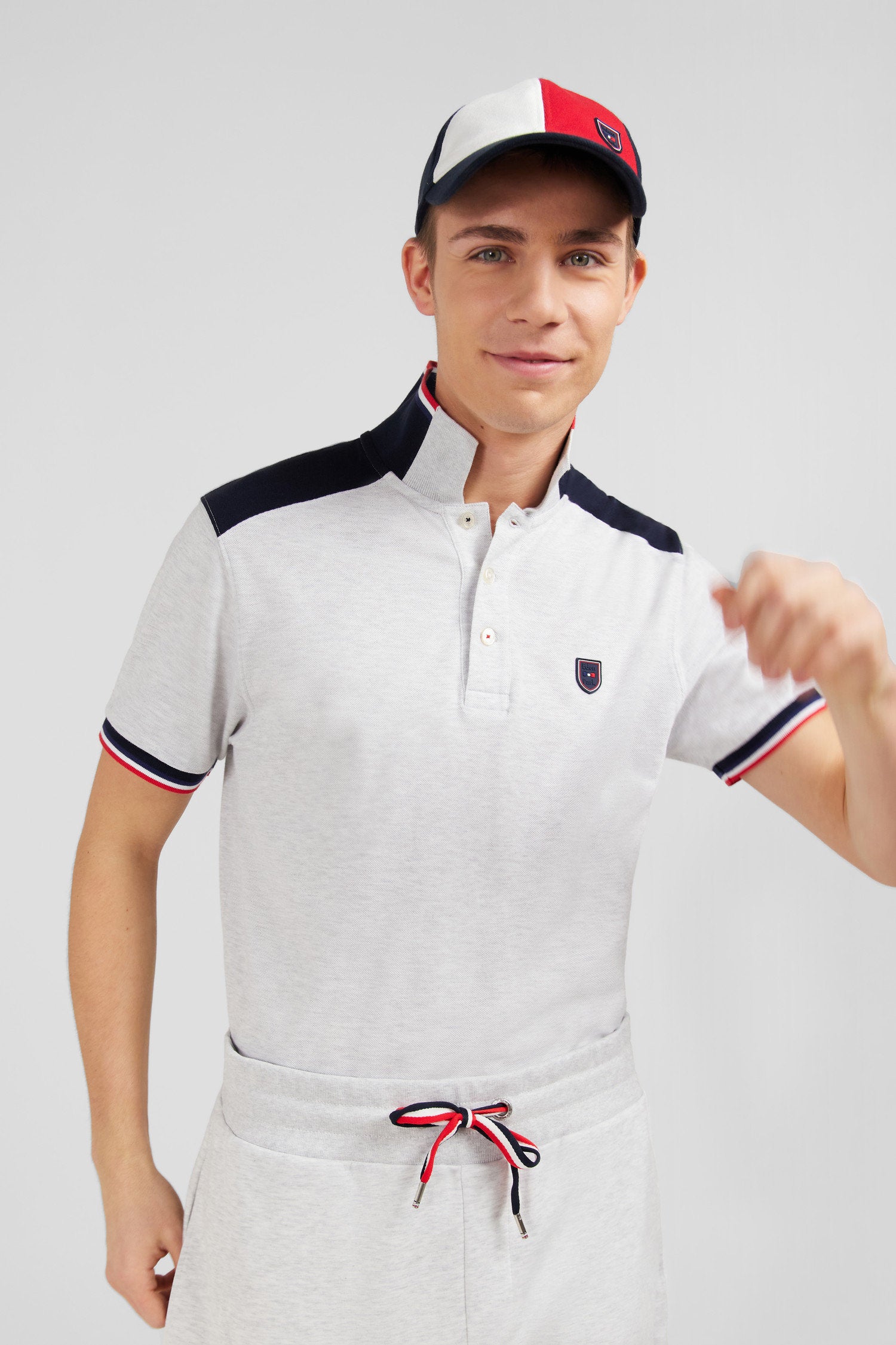 Grey Short-Sleeved Colour-Block Polo Shirt_E24MAIPC0020_GRC7_03