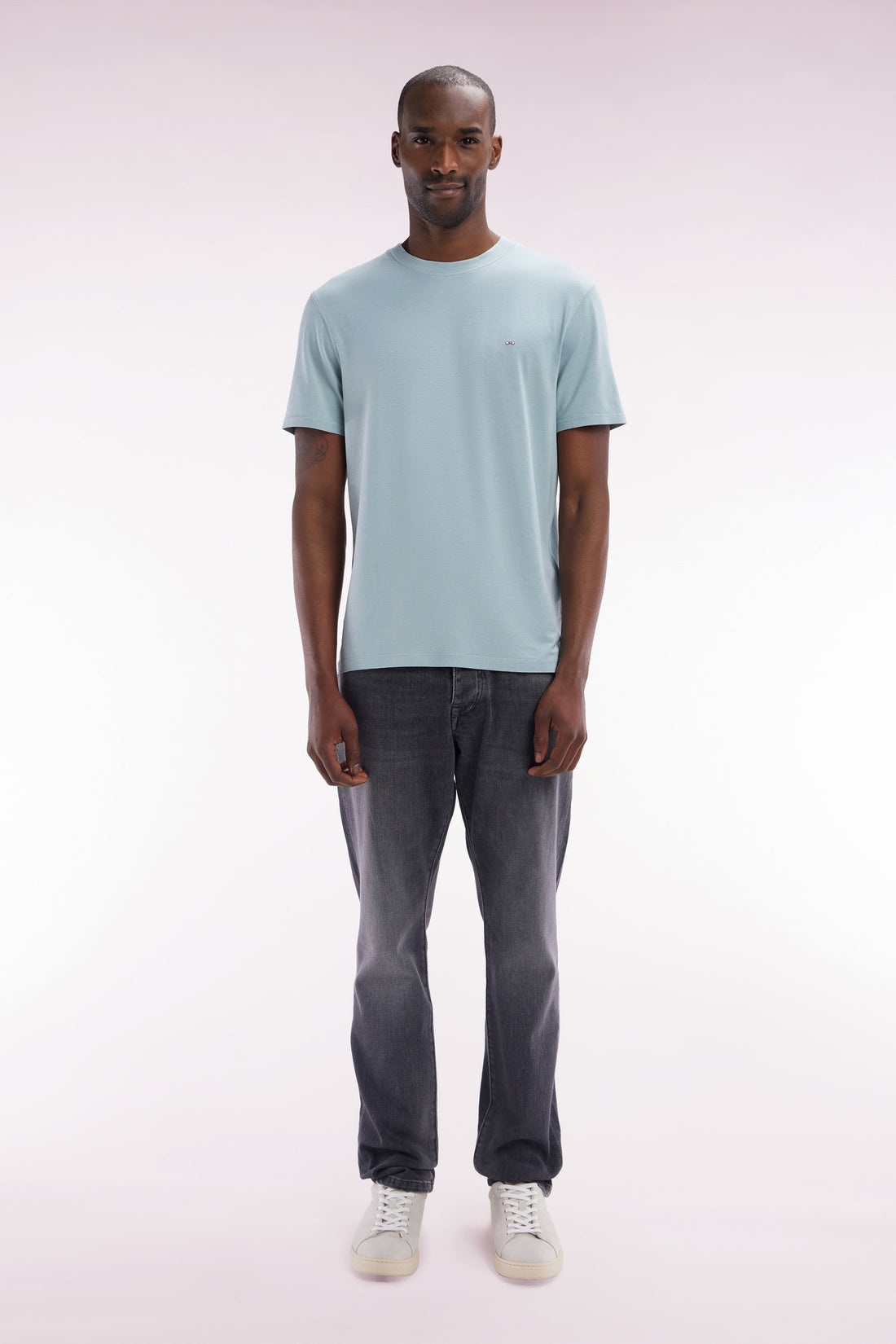 Eden Park_Straight Cut Dark Grey Stretch Denim 5-Pocket Jeans_E25BAS5P0007_GRM_01