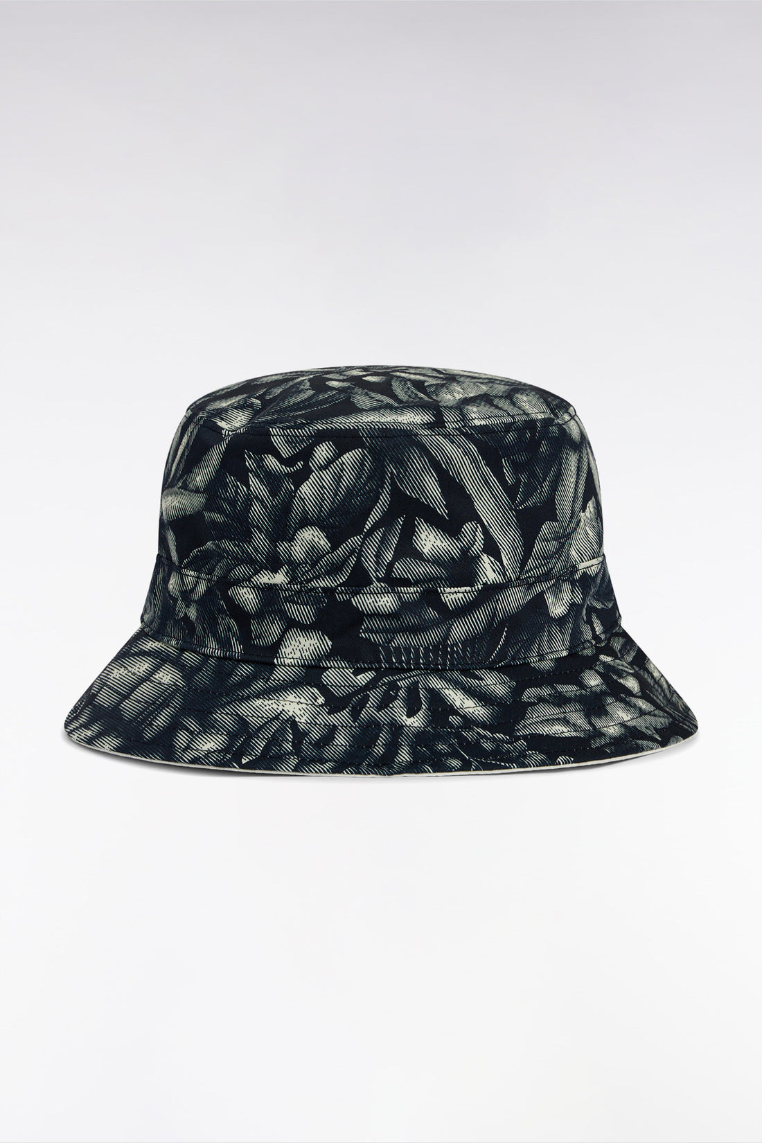 Eden Park_Reversible Bucket Hat with Navy Palm Print_E25CHABO0001_BLF_01