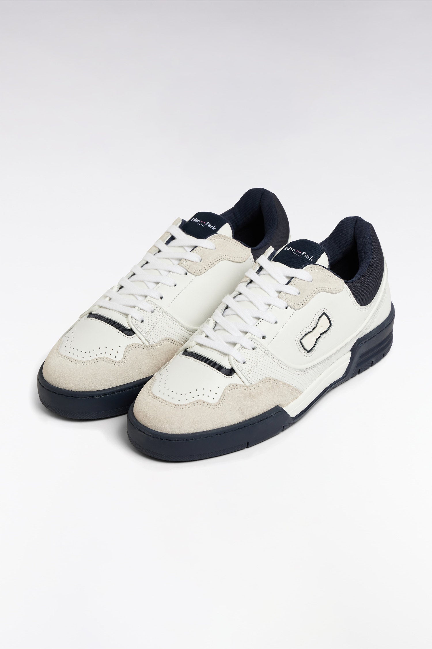 Eden Park_Ep10 Sneakers in White and Navy Leather_E25CHSTE0002_BLF_03