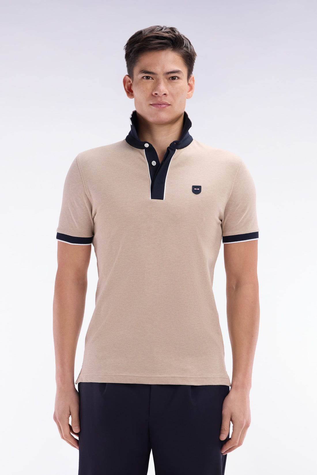 Eden Park_Slim-Fit Plain Short-Sleeved Polo Shirt in Beige Stretch Cotton with Contrasting Piping_E25MAIPC0009_BEC13_01