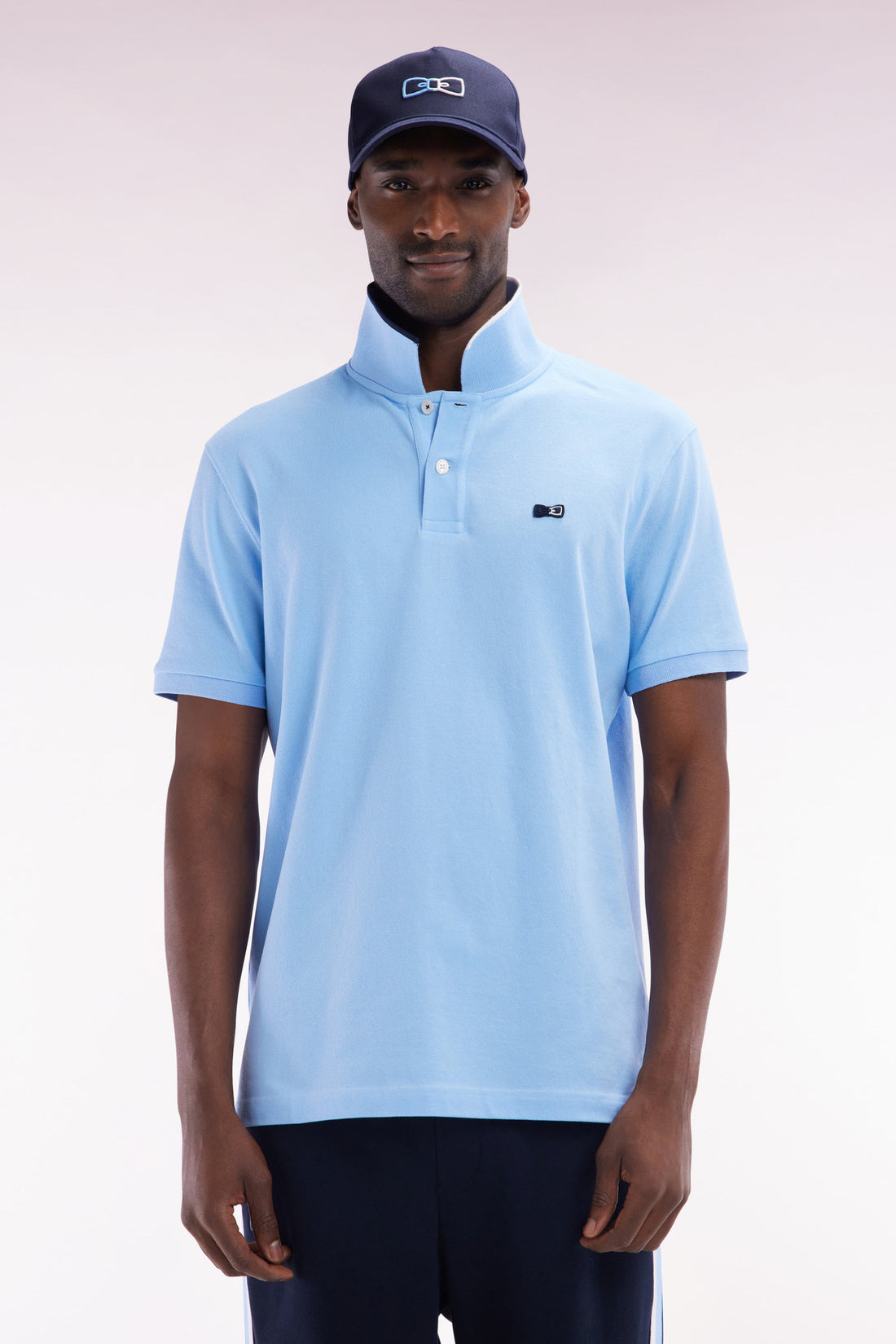 Eden Park_Relaxed-Fit Short-Sleeved Polo Shirt in Sky Blue Cotton with Piped Collar_E25MAIPC0020_BLM_01