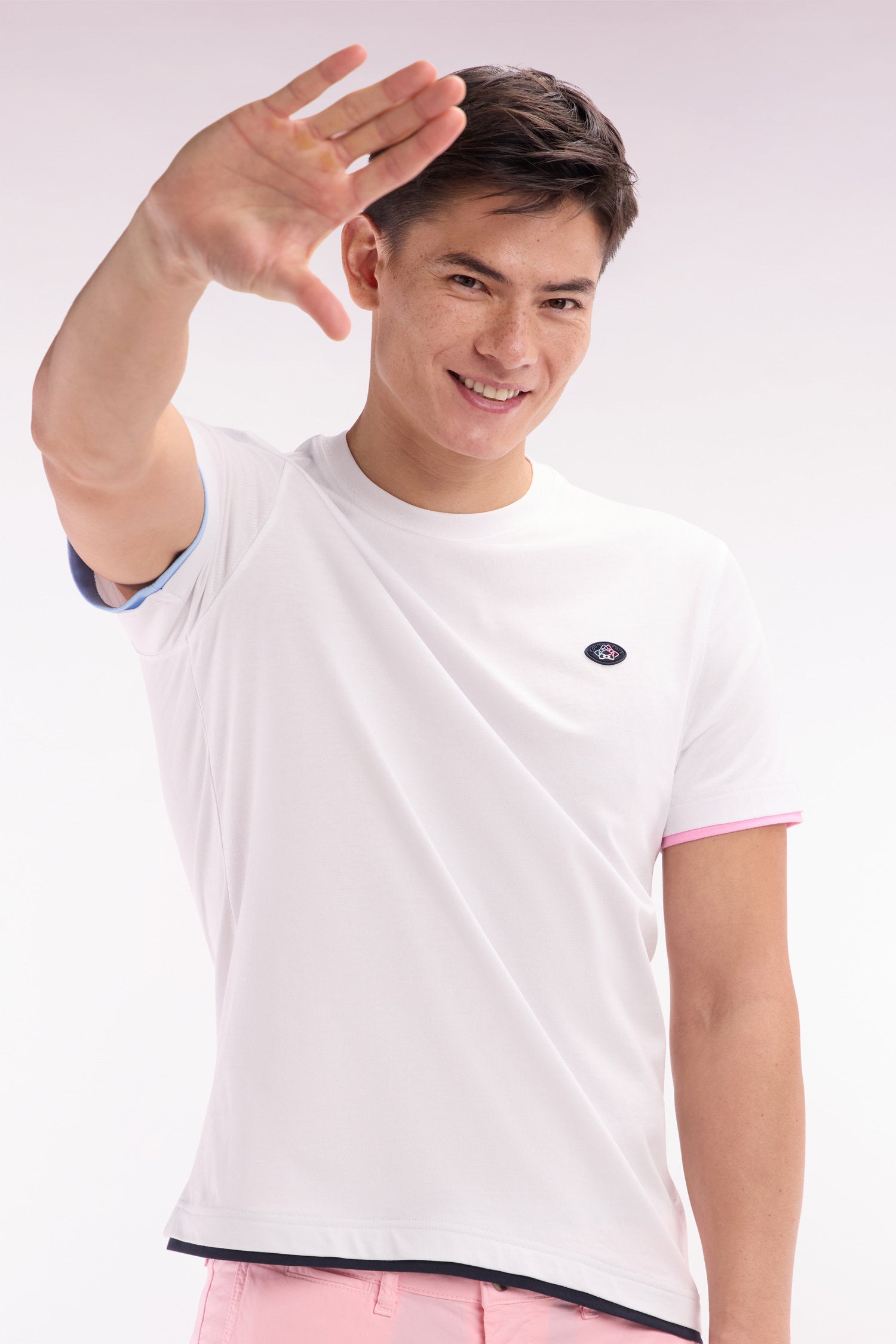 Eden Park_Straight-Fit White Cotton T-Shirt with Colorful Sleeve Trim_E25MAITC0051_BC_03