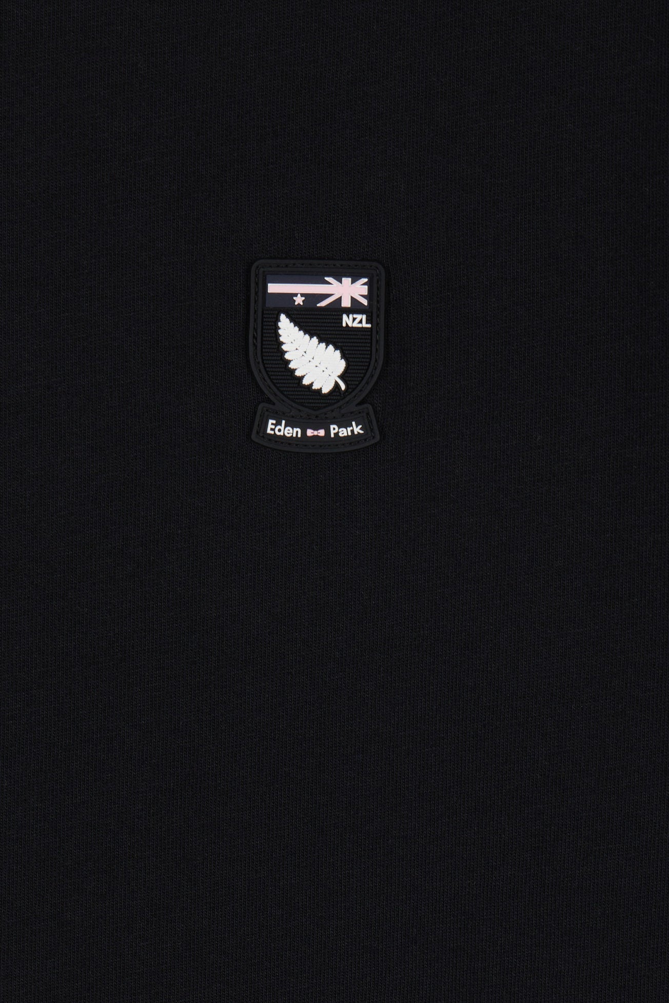 Eden Park_Relaxed-Fit Black Cotton T-Shirt with New Zealand Patch_E25MAITC0060_NO_05