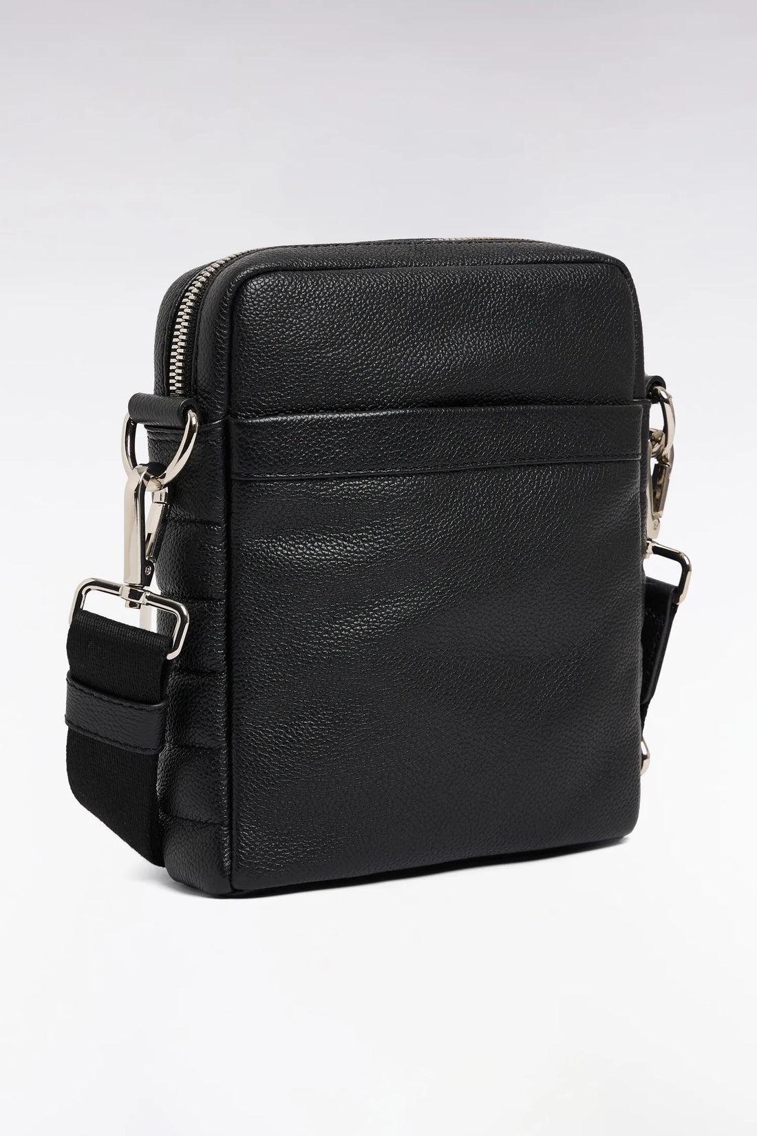 Eden Park Black Men Black Grained Cowhide Leather Bag SKU: E26BAGBE0001_NO Image 02