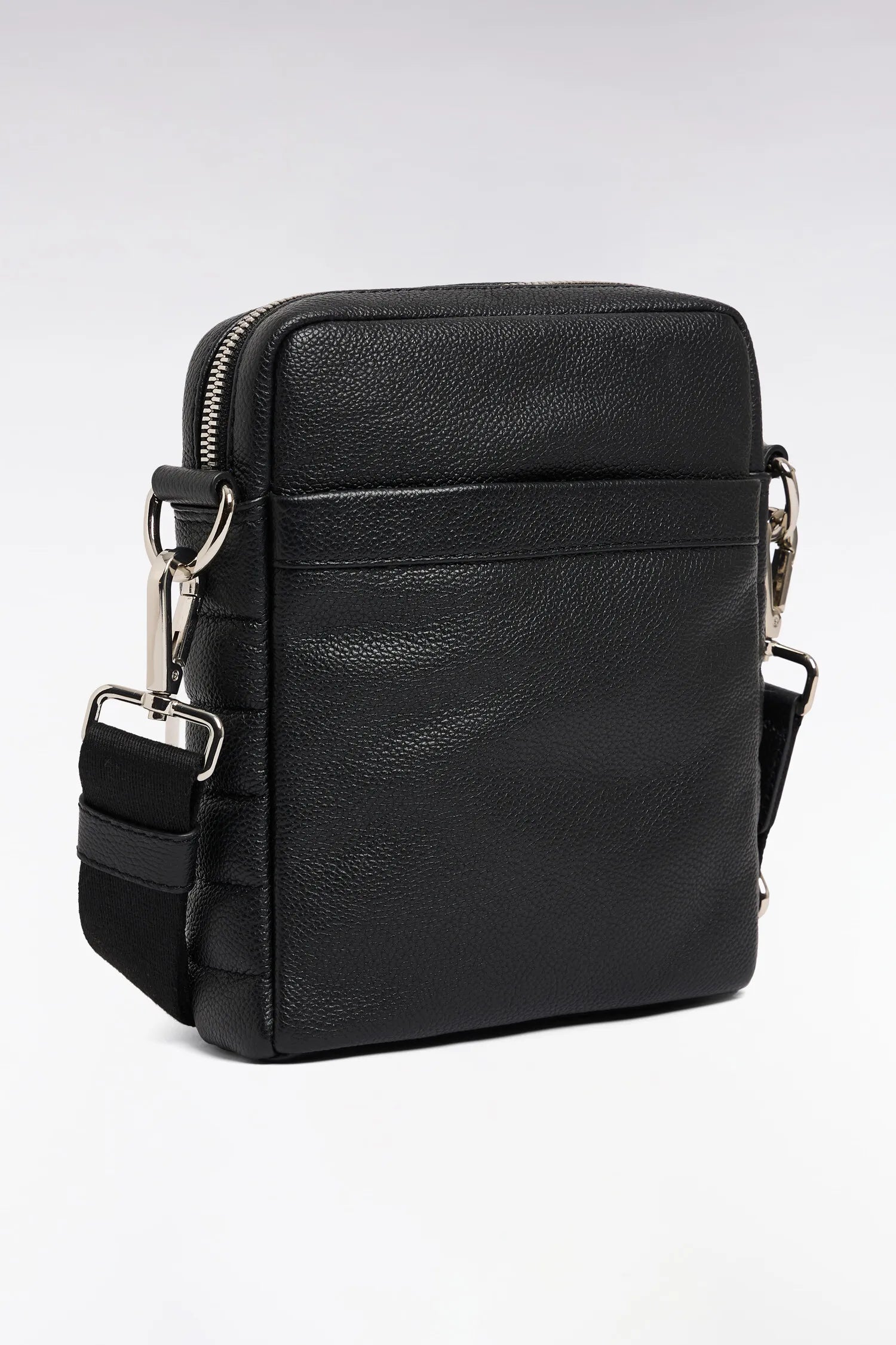 Eden Park Black Men Black Grained Cowhide Leather Bag SKU: E26BAGBE0001_NO Image 02