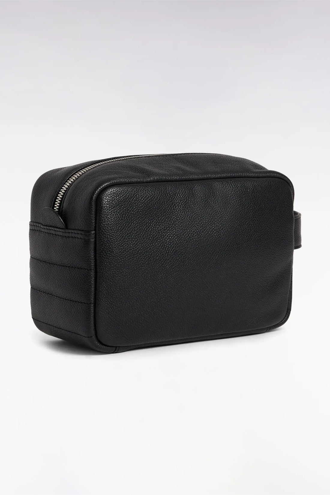 Eden Park Black Men Black Grained Leather Toiletry Bag SKU: E26BAGTT0001_NO Image 02