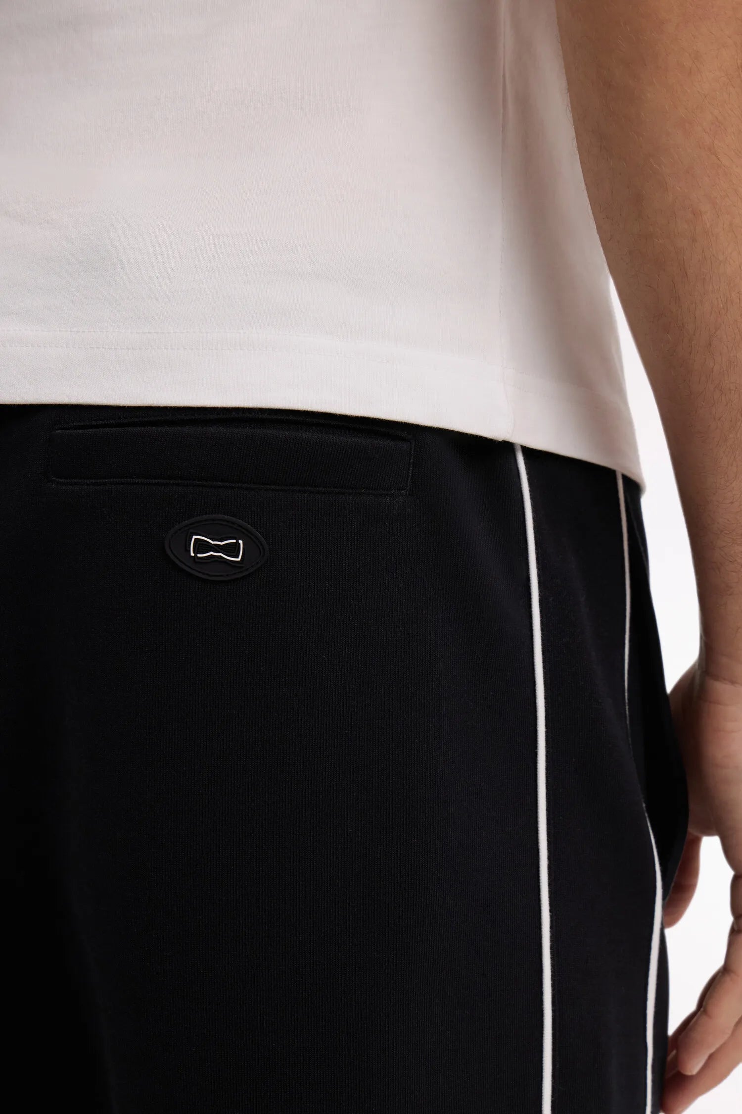 Eden Park Black Men Black Fleece Shorts with White Piping SKU: E26MAISH0011_NO Image 04