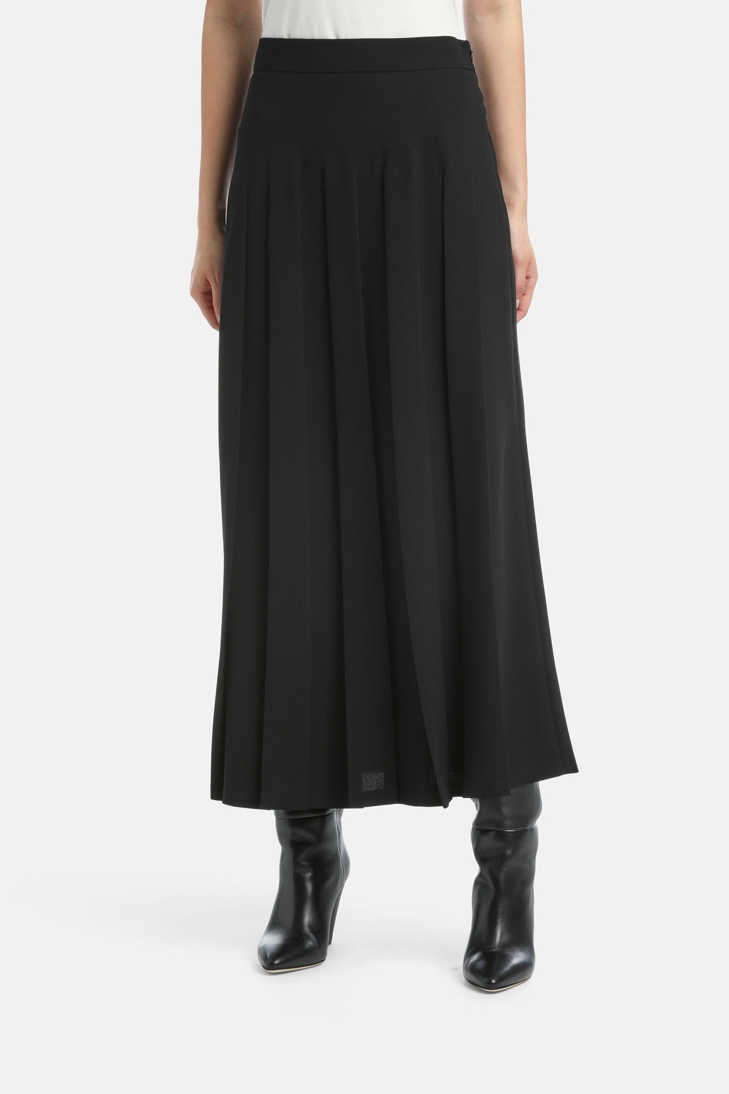 Luisa Spagnoli_Nero_Favoloso - Pleated Skirt_FAVOLOSO_0101_02