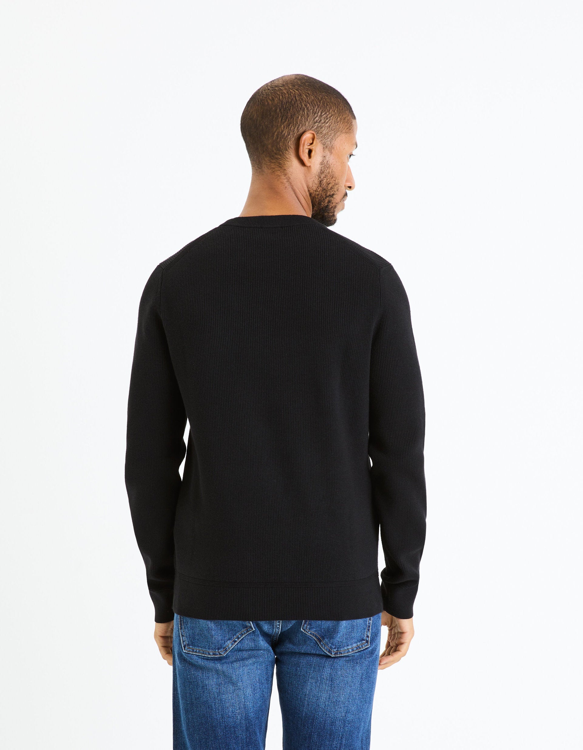 Round Neck Sweater - Black_04