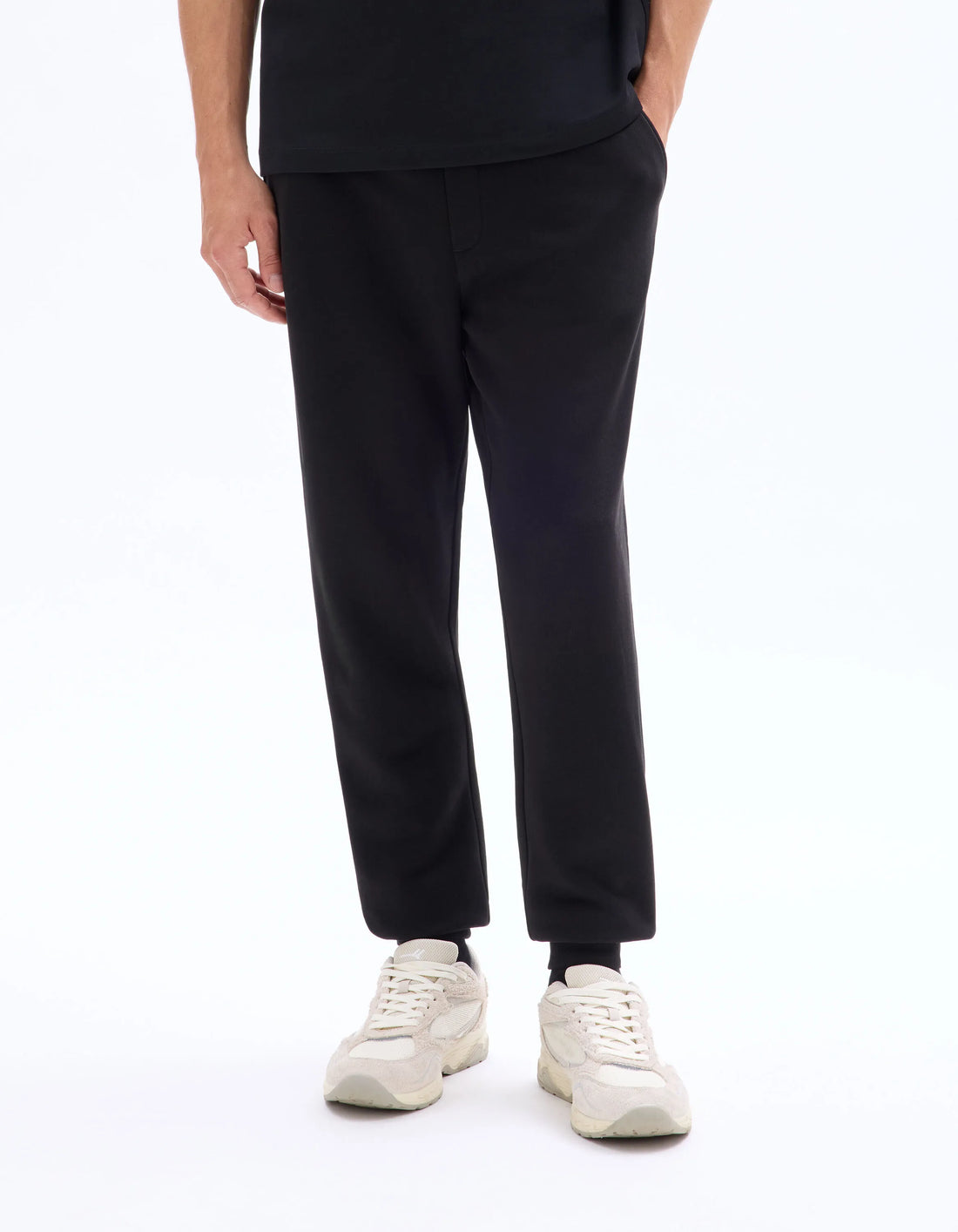 Celio_Black_Regular Jogging Pants_FOJOGGIE2_BLACK_02