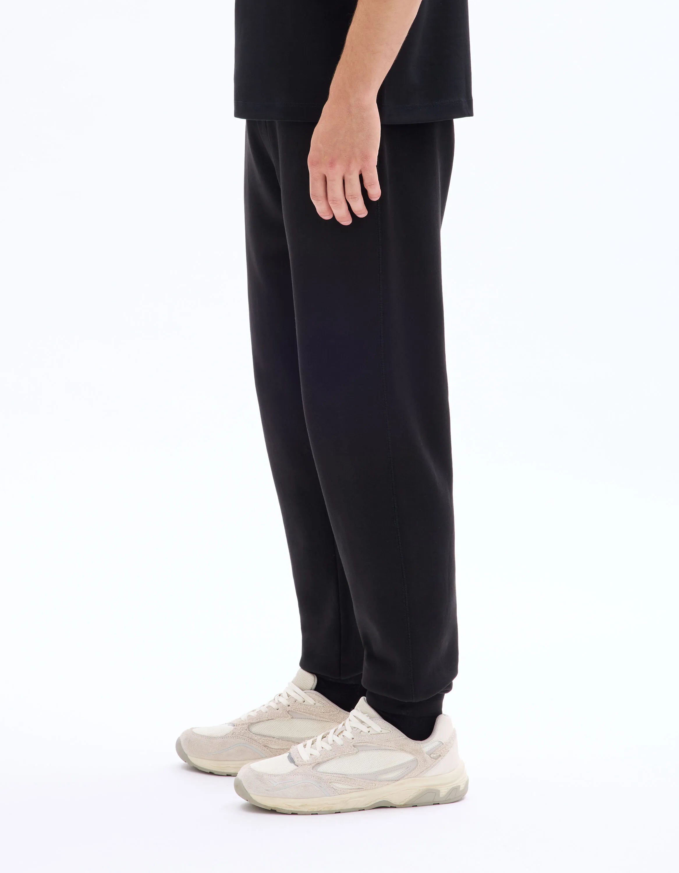 Celio_Black_Regular Jogging Pants_FOJOGGIE2_BLACK_04