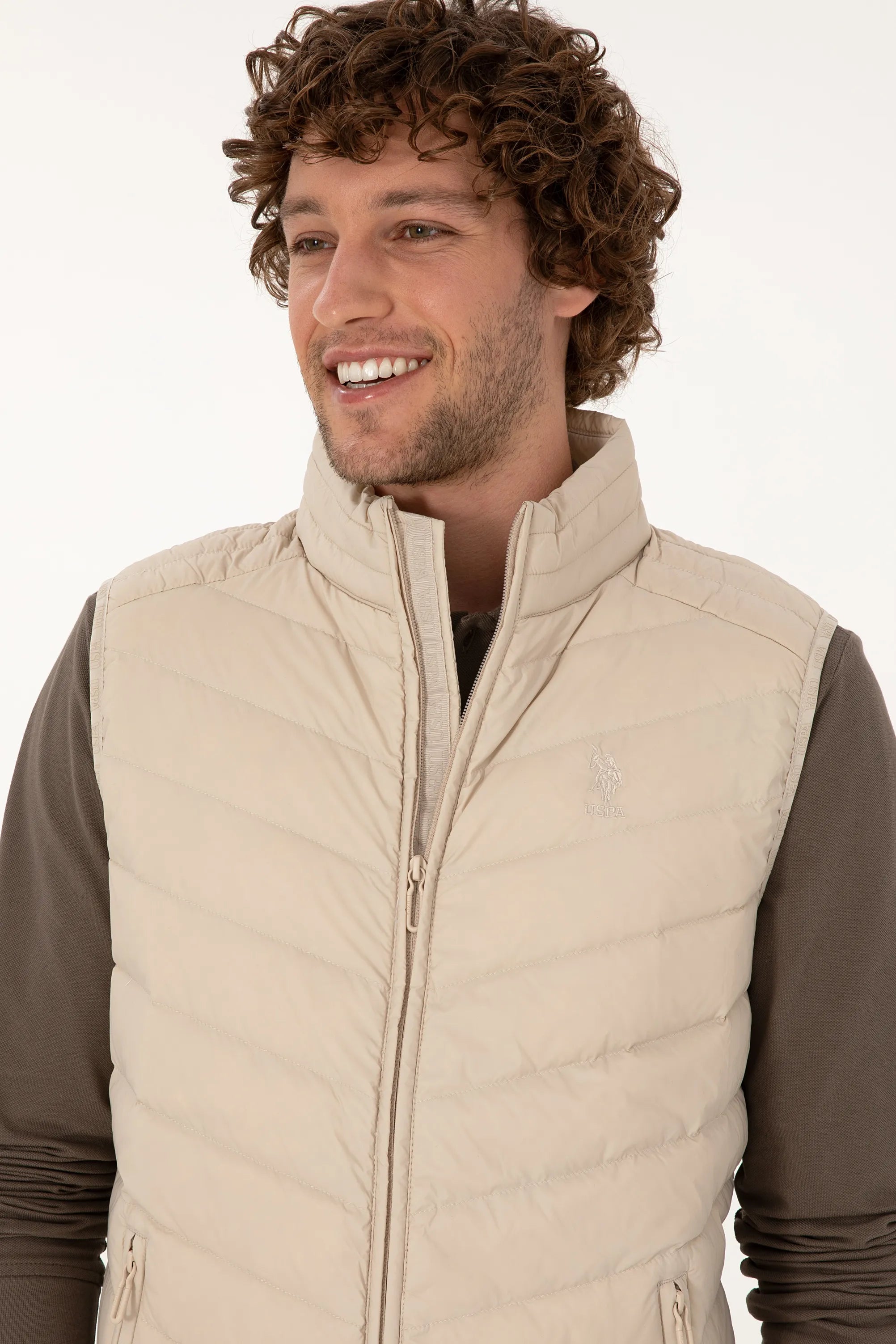 U.S. Polo Assn._Stone_Stone Vest With Logo_G081SZ0100 2246365_VR049_02