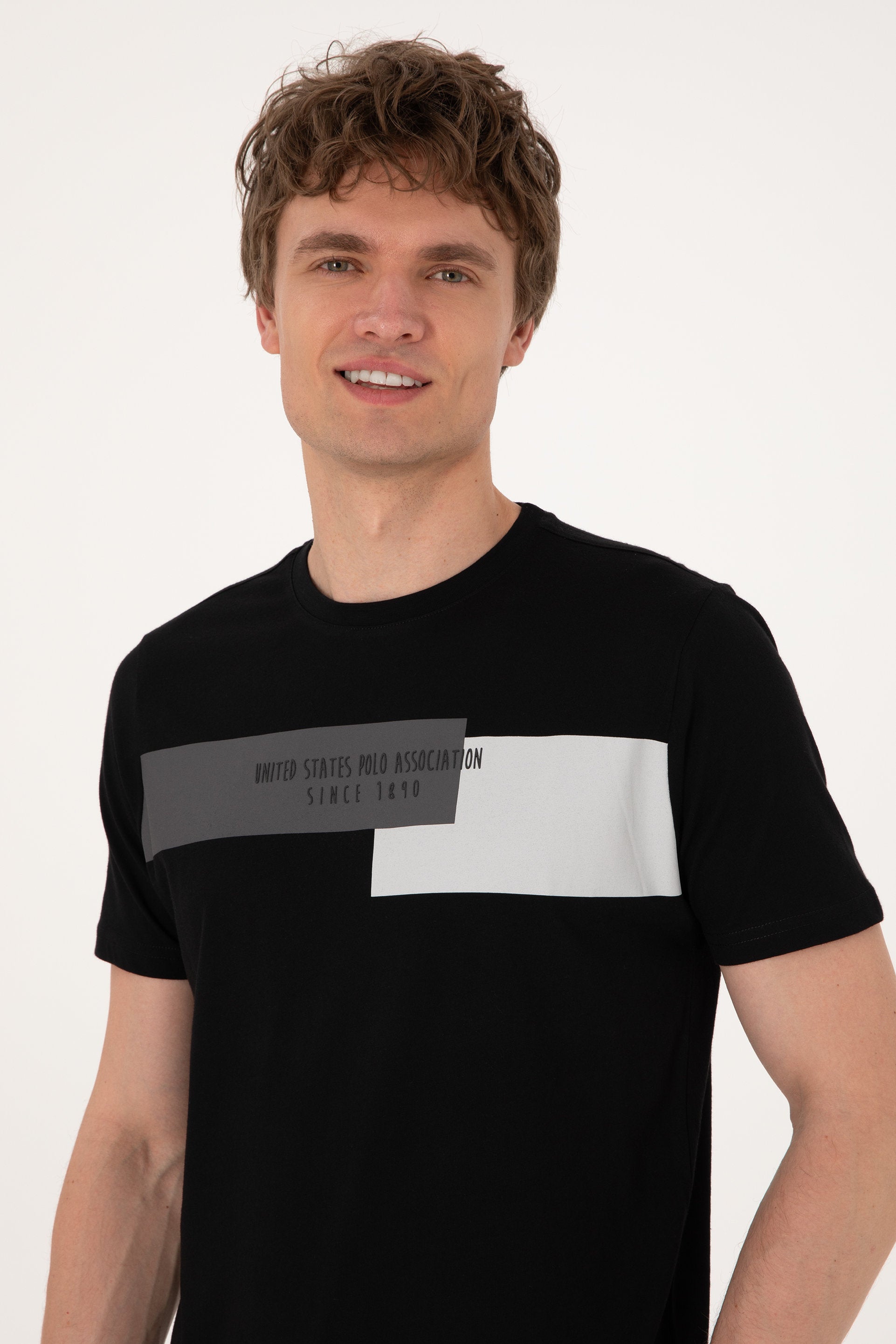 U.S. Polo Assn._Black T-Shirt_G081SZ0110 2104733_VR046_02