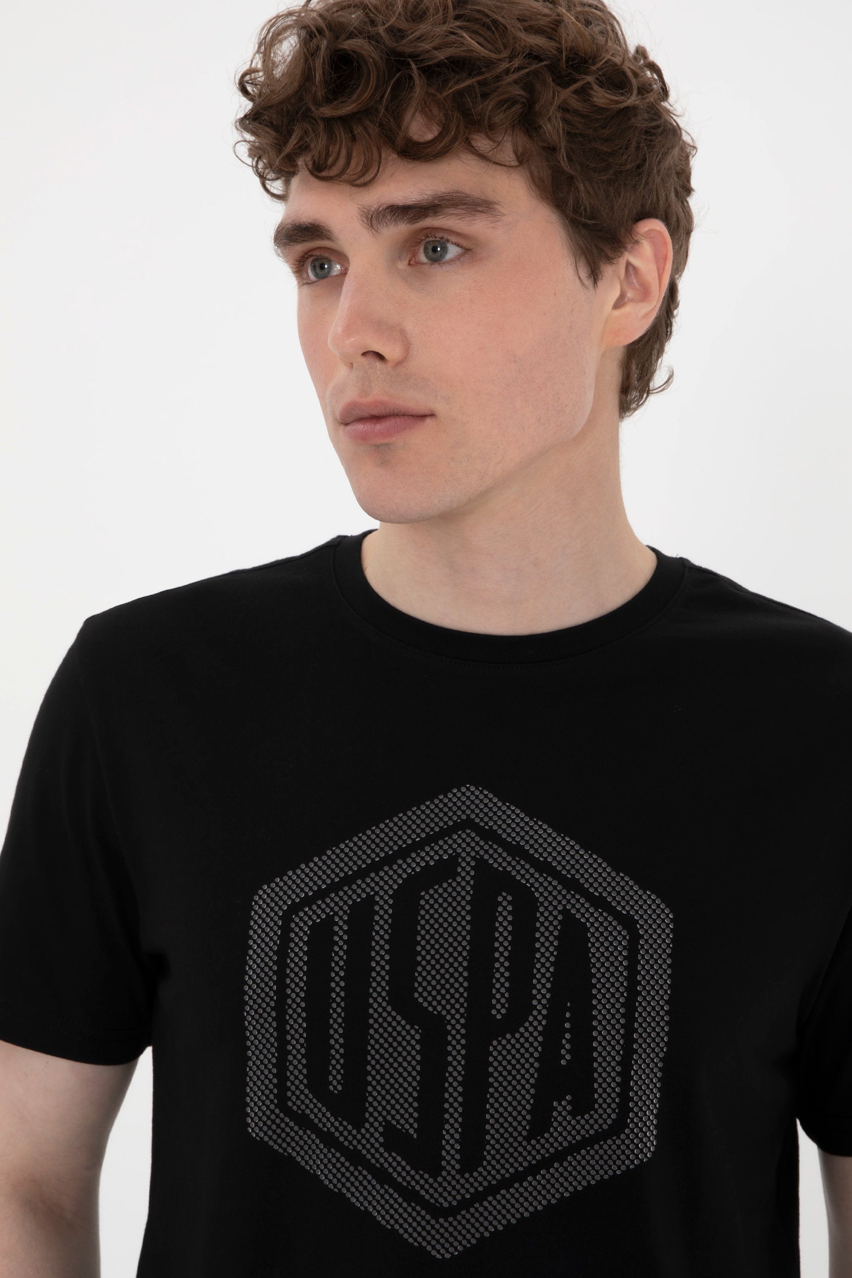 U.S. Polo Assn._Black T-Shirt_G081SZ0110 2107294_VR046_02