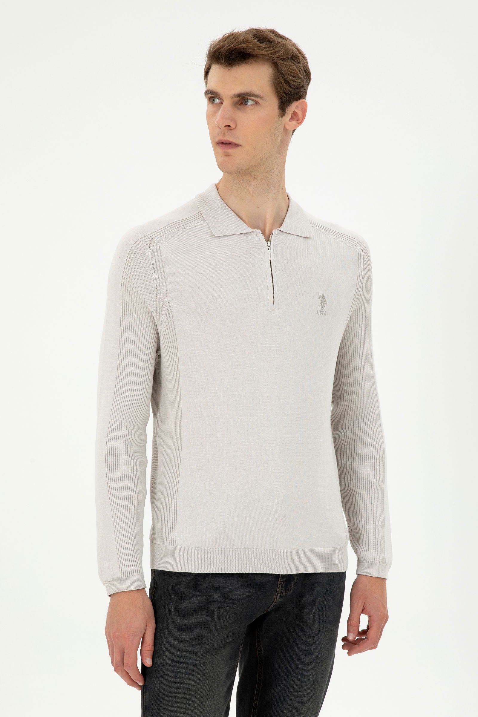 White Pullover with Collar Zipper_G081SZ0TK0 1955055_VR071_01