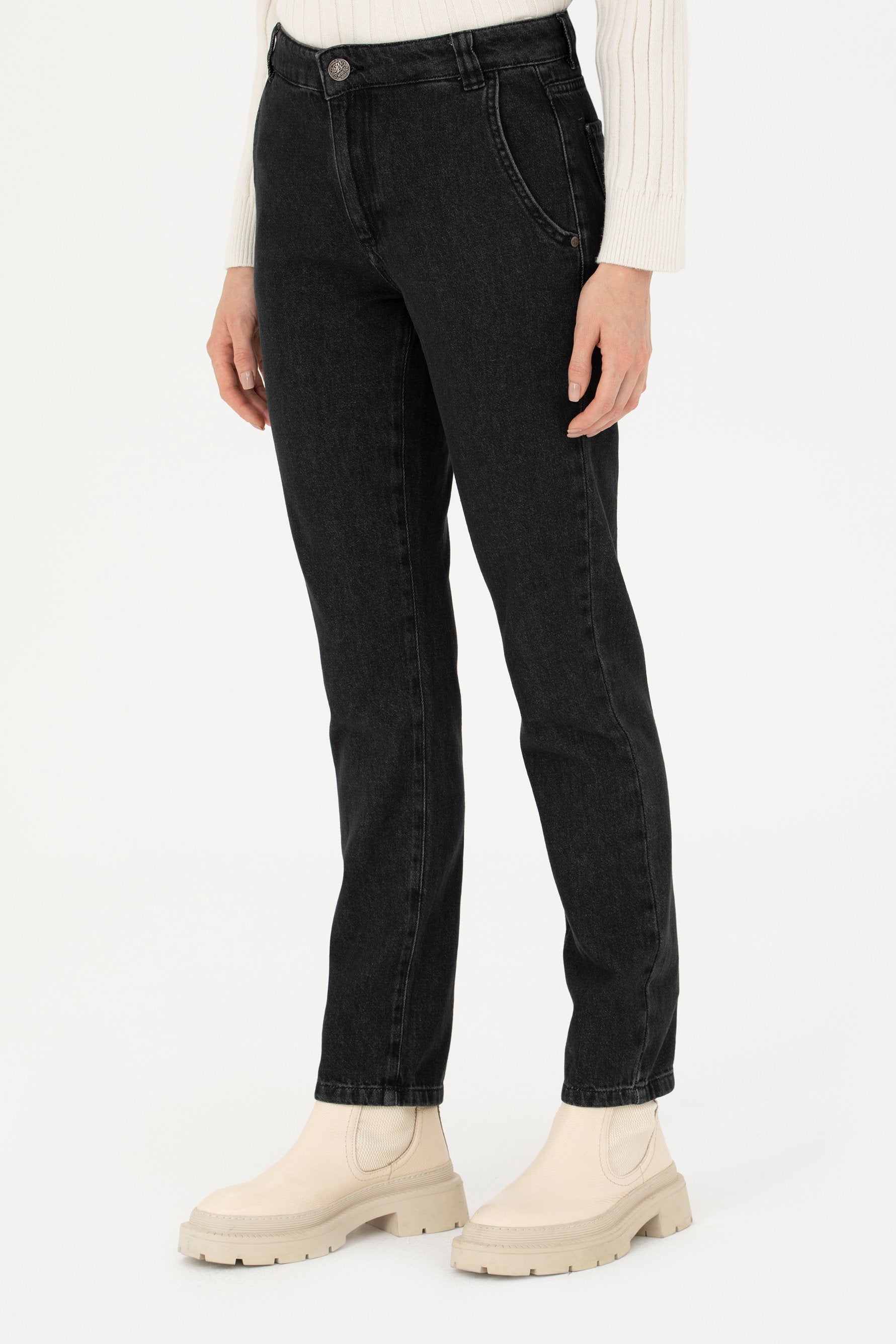 Black Jeans_G082GL0800 1688253_DN0027_02