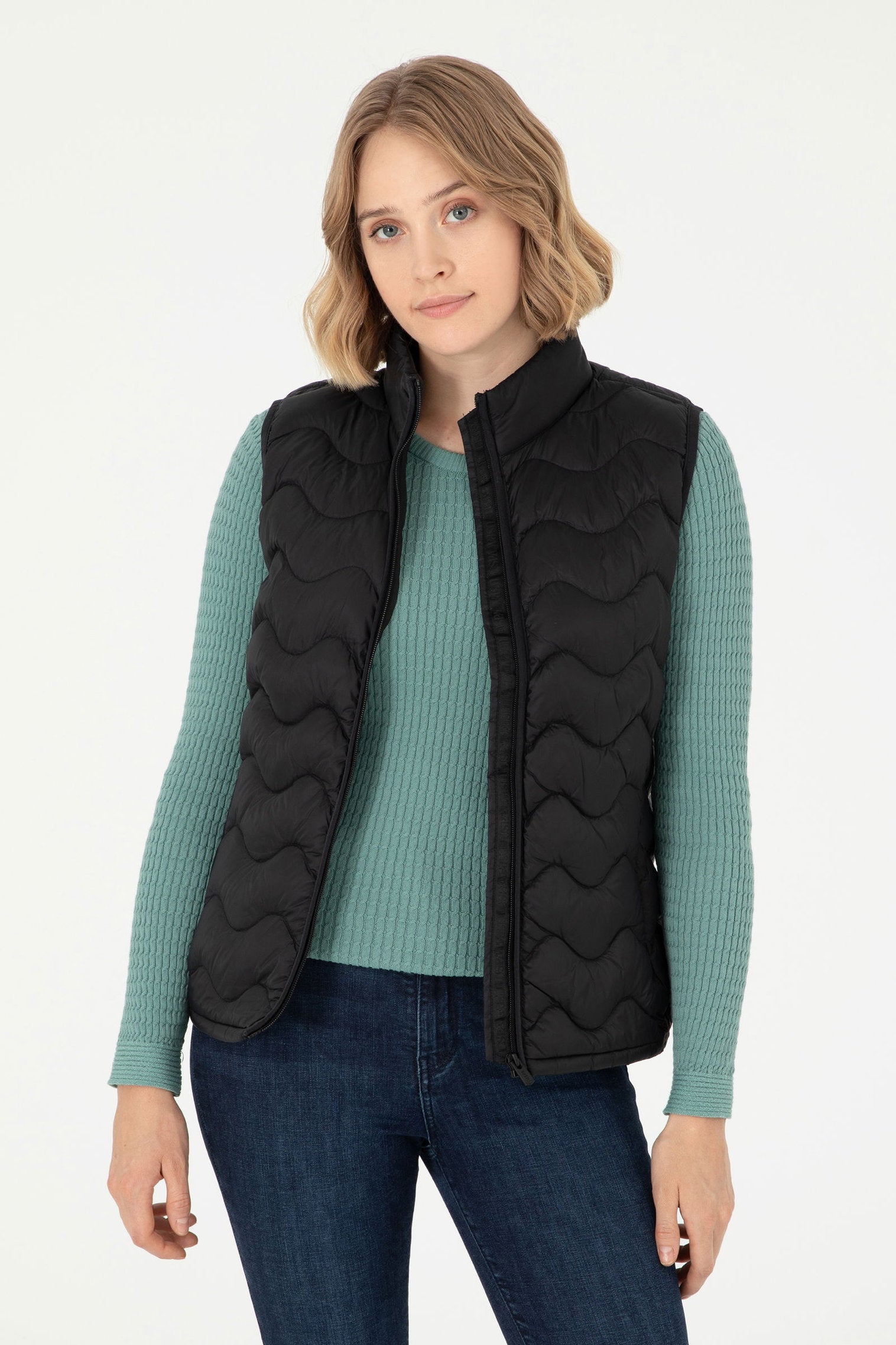 Black Quilted Puffer Vest_G082SZ0100 1939873_VR046_01