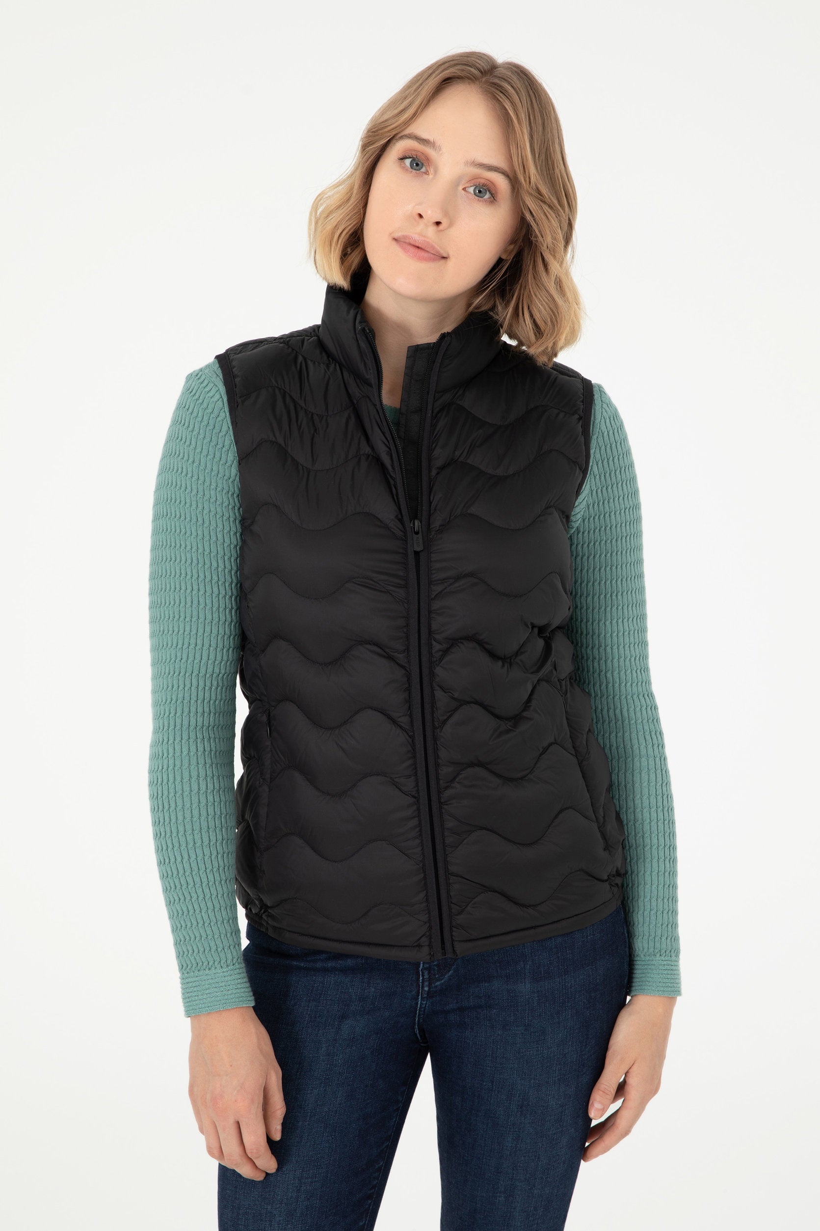 Black Quilted Puffer Vest_G082SZ0100 1939873_VR046_03