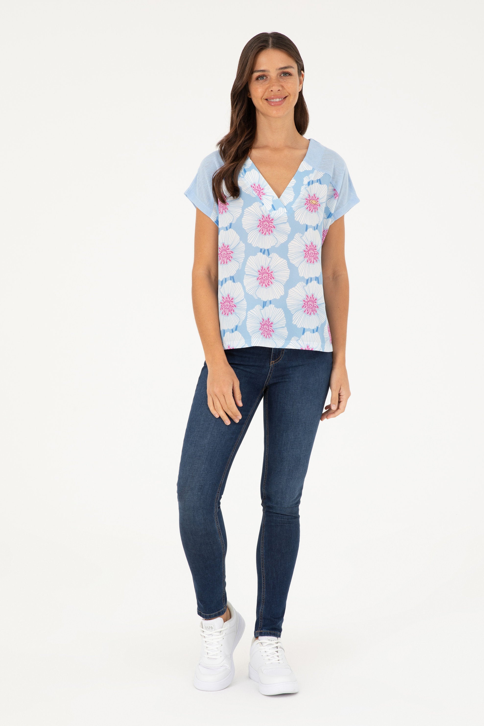 Multi-Color V-Neck T-Shirt with Design_G082SZ0110 1825396_VR003_05