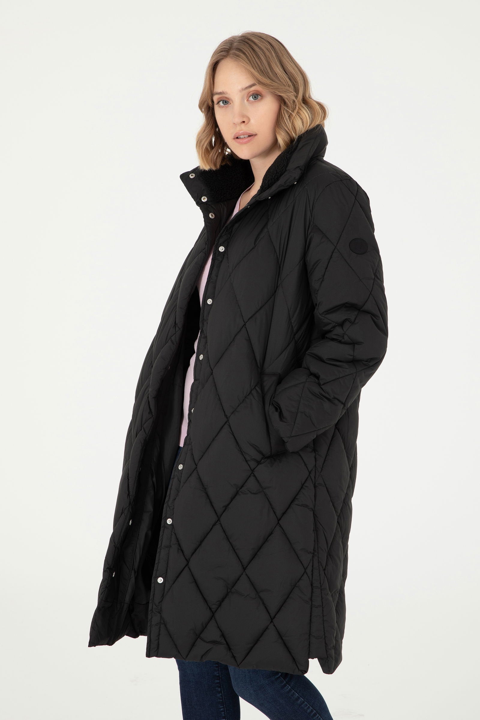 Black Quilted Puffer Coat with Hood_G082SZ0KS0 1939823_VR046_01