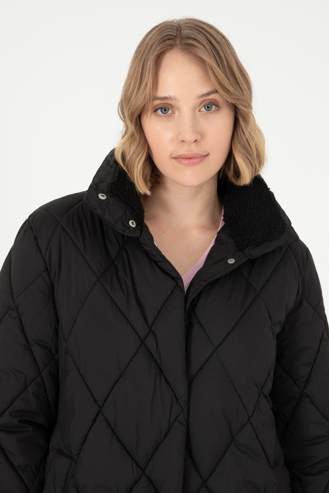 Black Quilted Puffer Coat with Hood_G082SZ0KS0 1939823_VR046_02