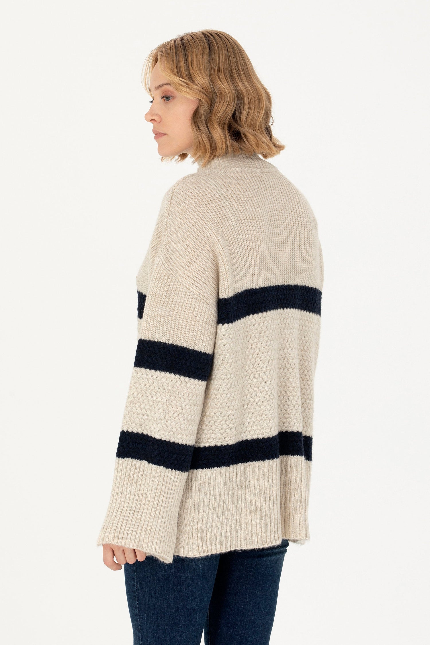 Beige Oversized Sweater With Stripes_G082SZ0TK0 1659813_VR049_03