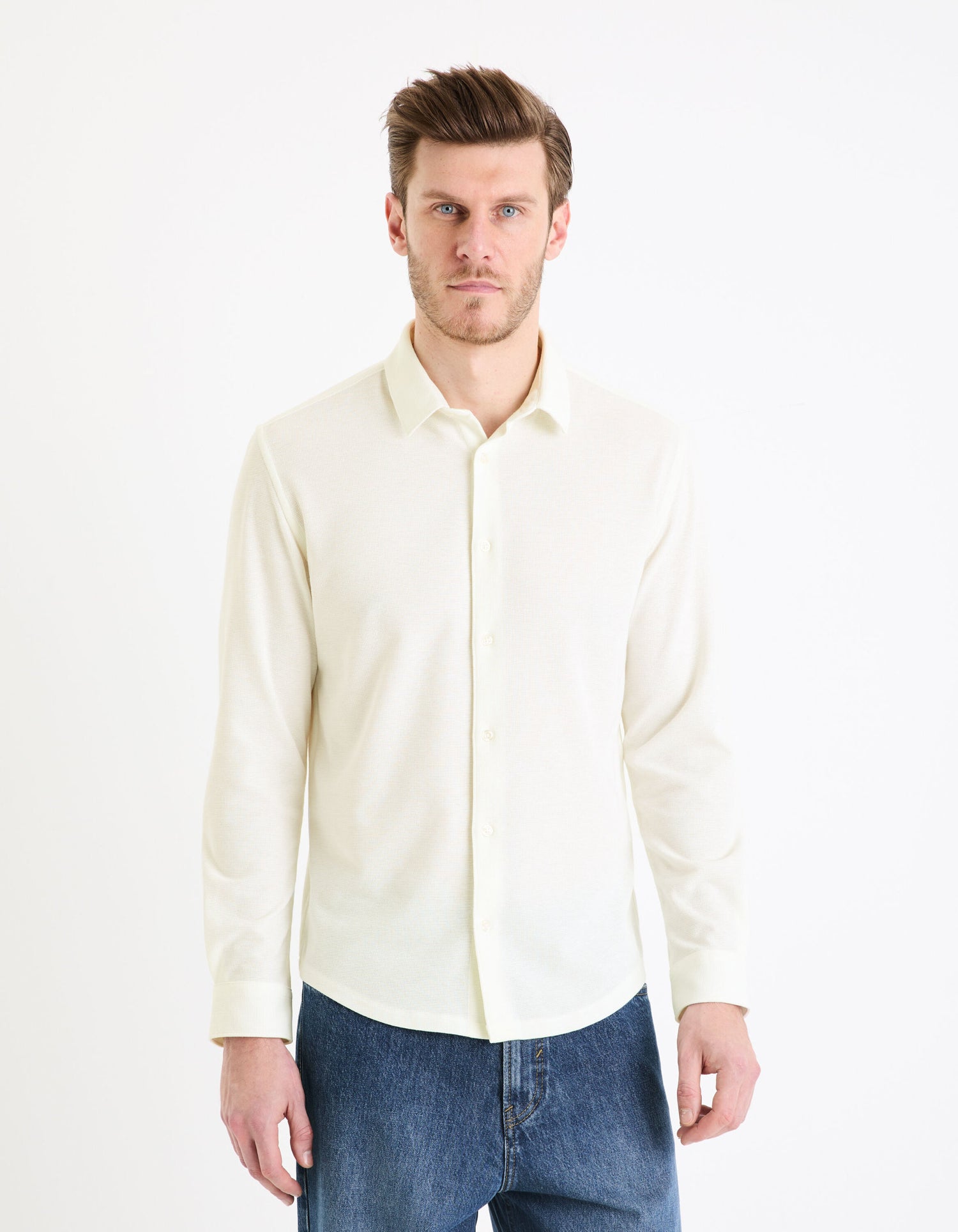 Regular Plain Embossed Shirt_GAWAFFLE_WHITE_03