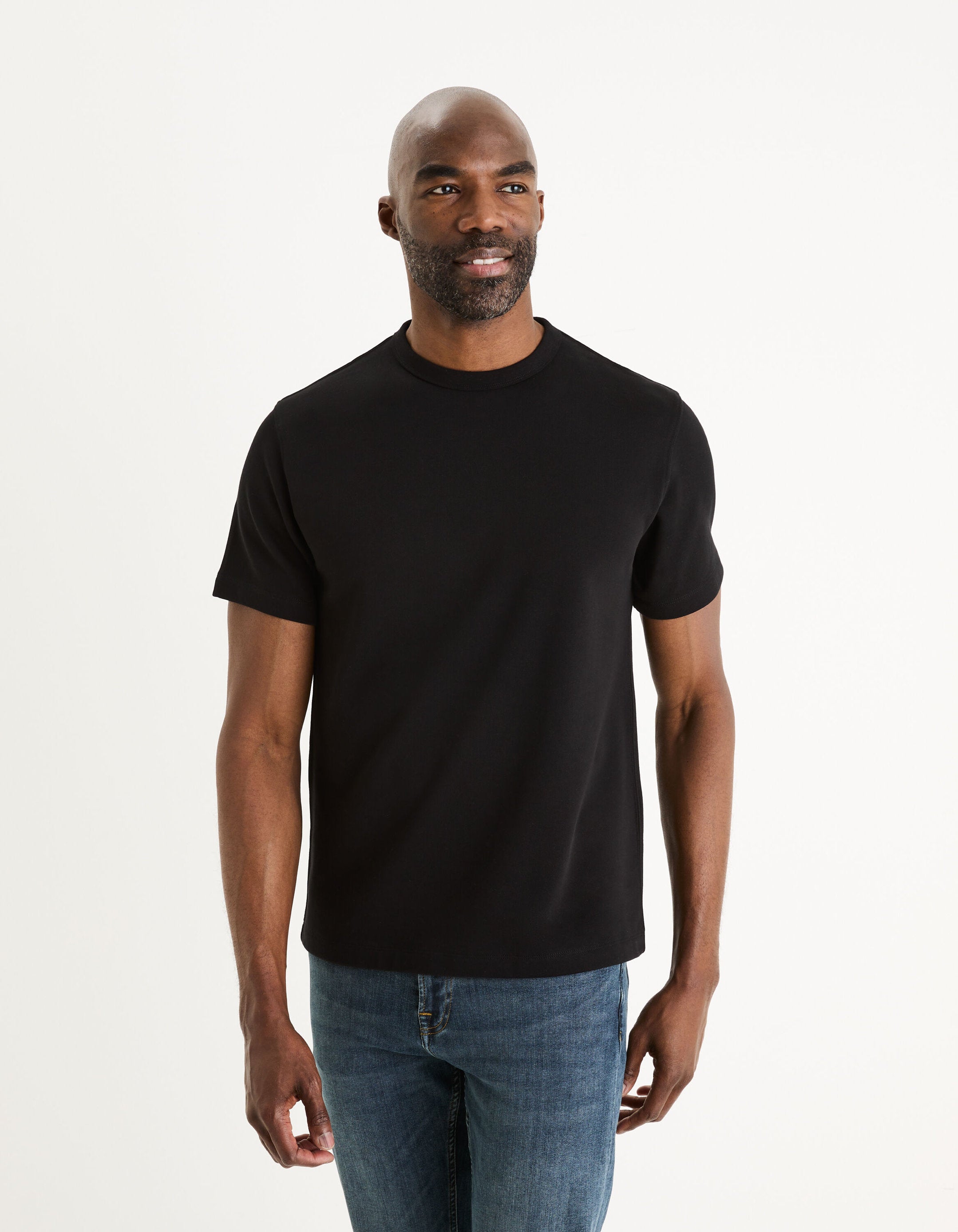 Round-Neck Cotton T-Shirt_GEFALL_BLACK_03