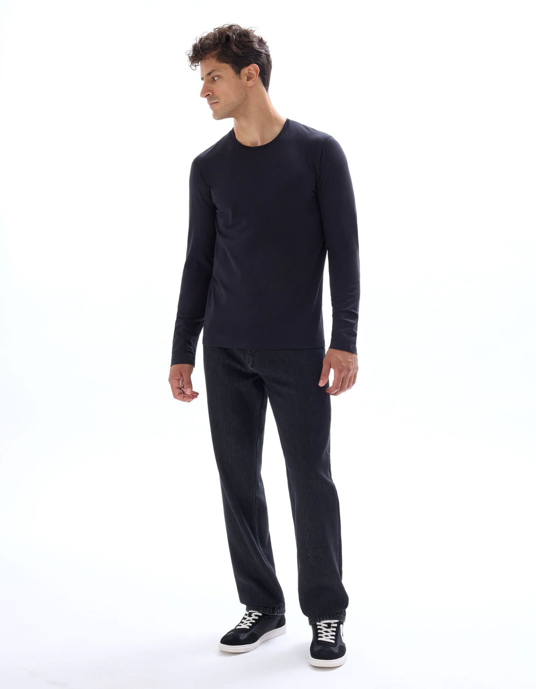 Celio_Black_Long-Sleeved Round Neck T-Shirt_GEUNIML_BLACK_02