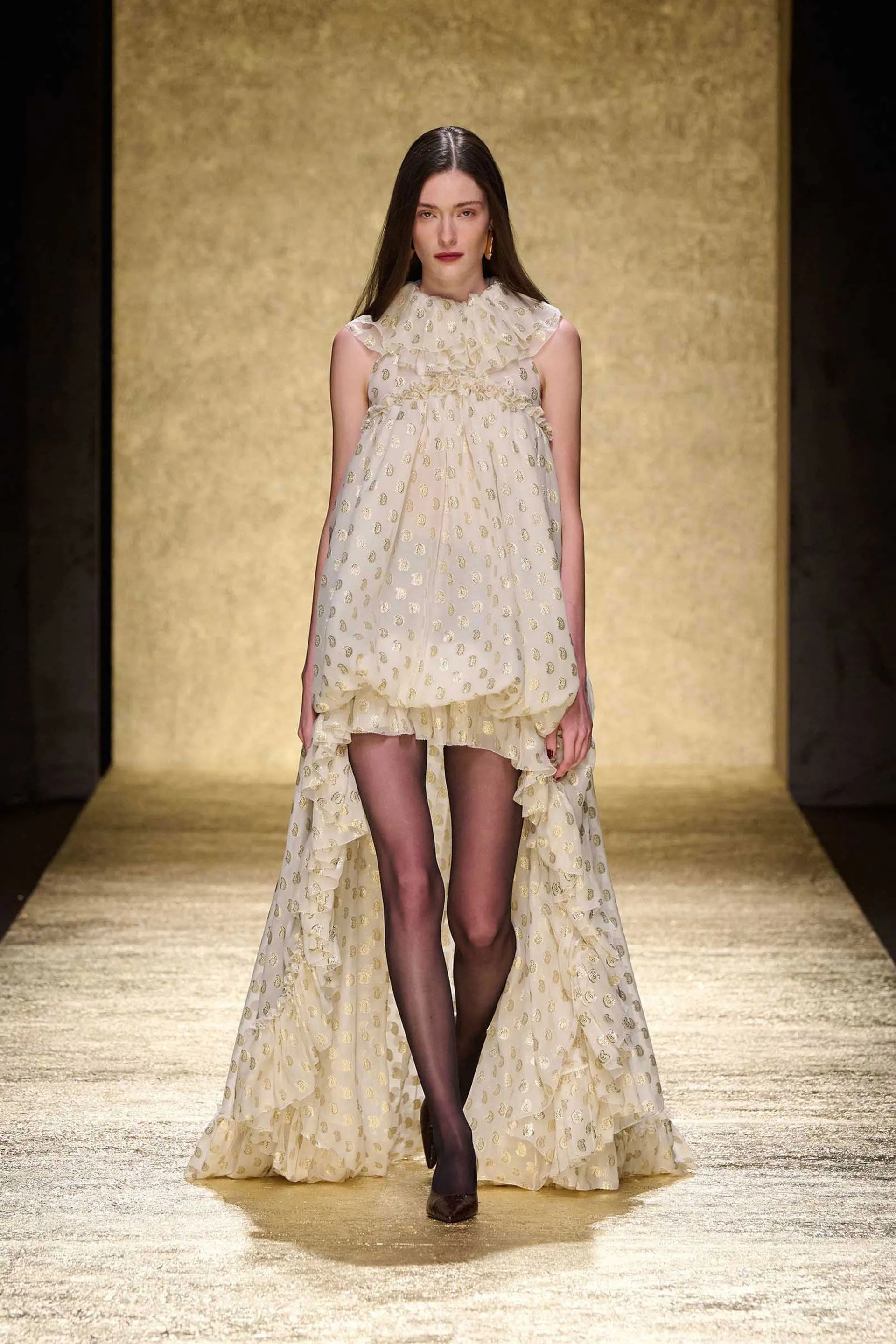 Luisa Spagnoli_Cream Gold_Giubileo - Minidress With Train Ð Fashion Show_GIUBILEO_3916_01