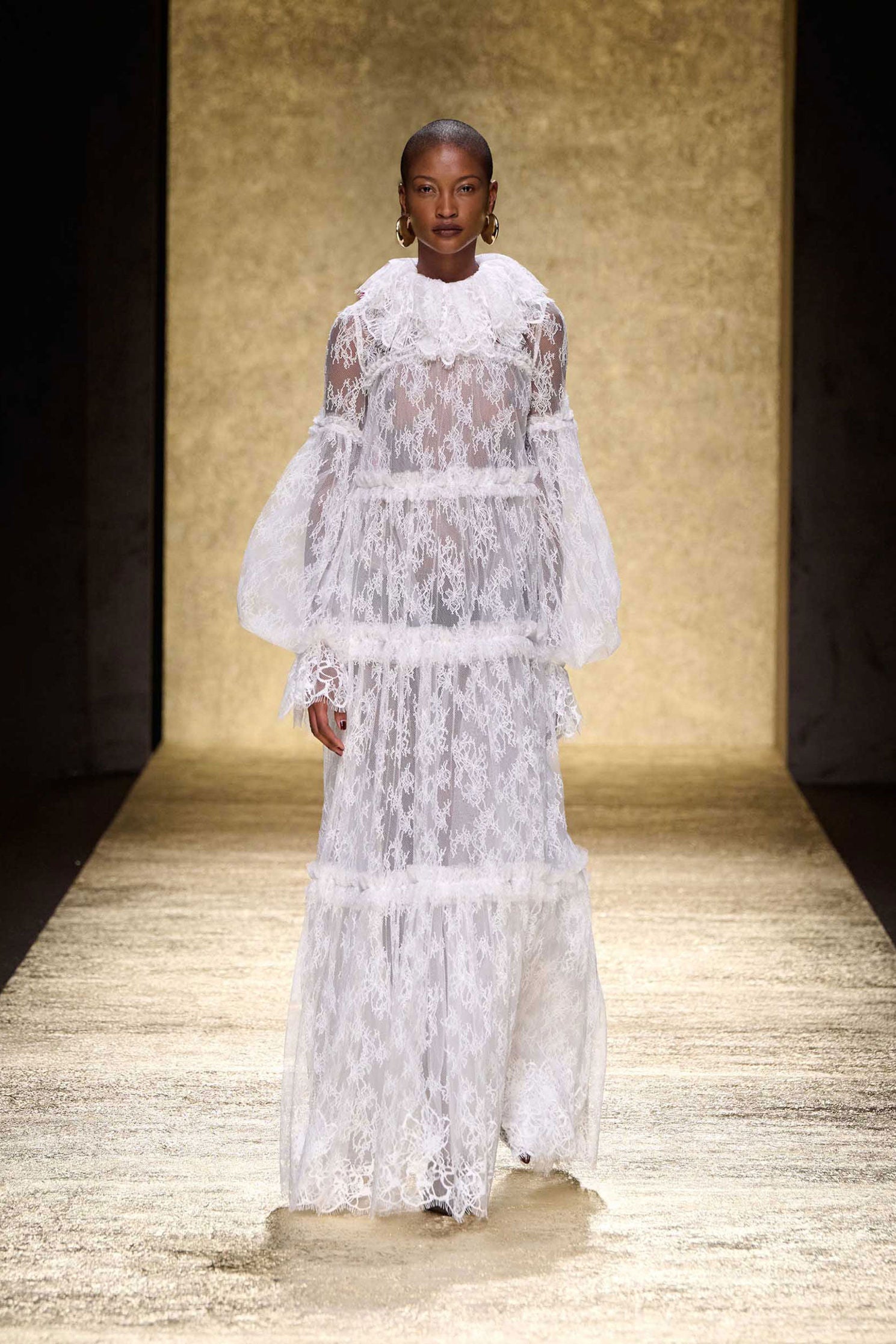 Luisa Spagnoli_Bianco/Bianco_Goniometro - Lace Long Gown Ð Fashion Show_GONIOMETRO_0201 0201_05