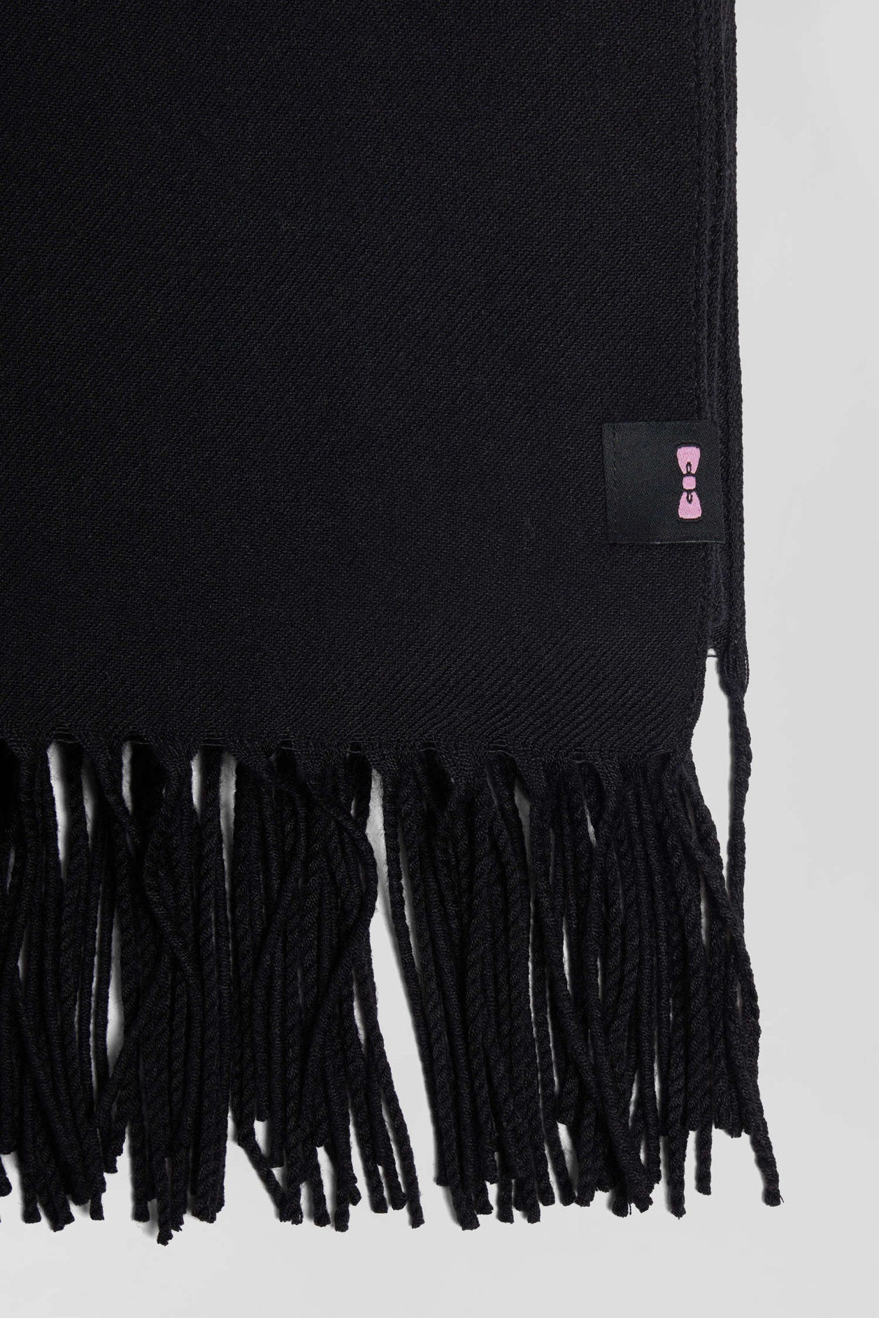 Black Fringed Plain Scarf_03