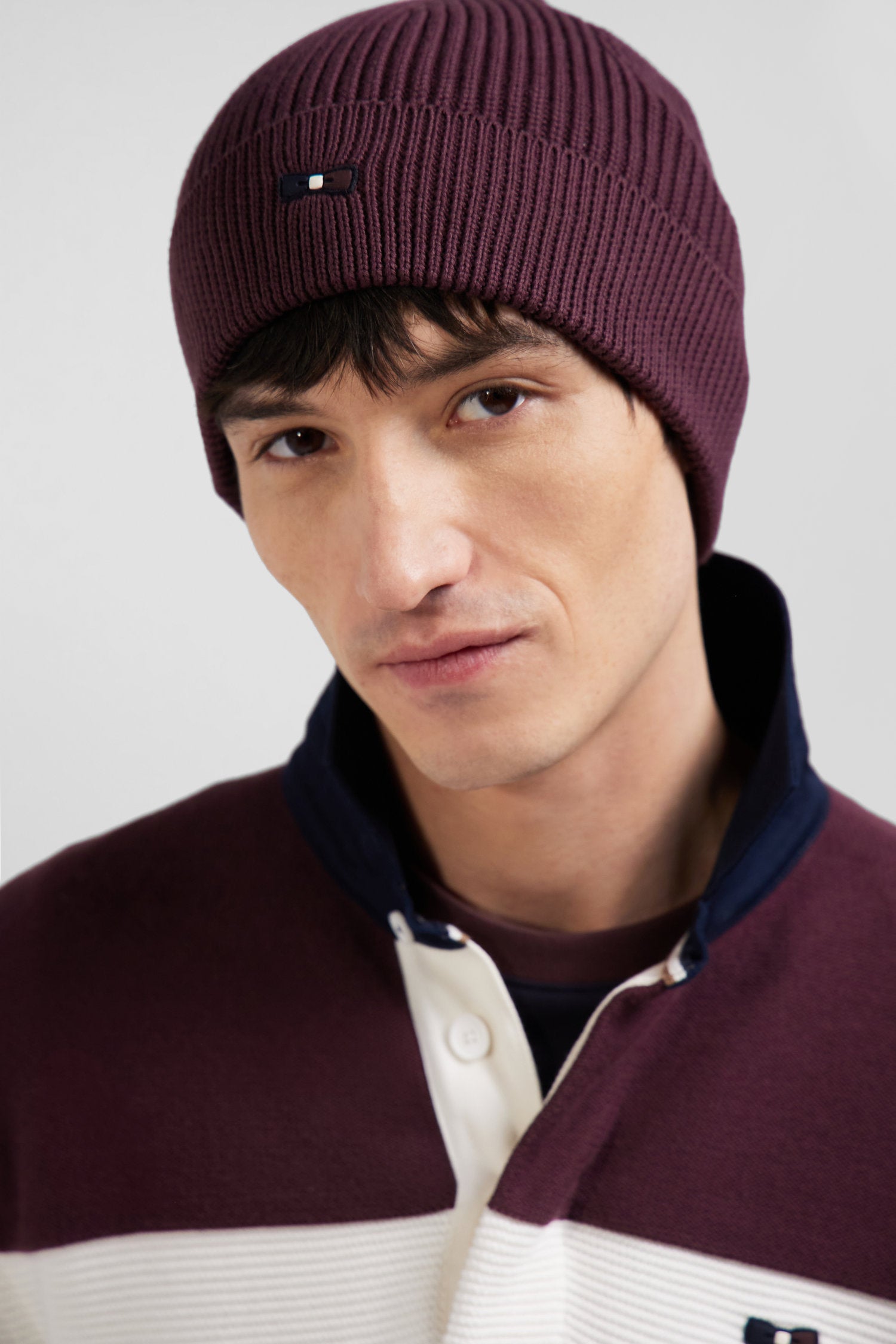 Burgundy Knitted Cotton Beanie with Tricolour Details_H24CHABN0006_BXF3_01