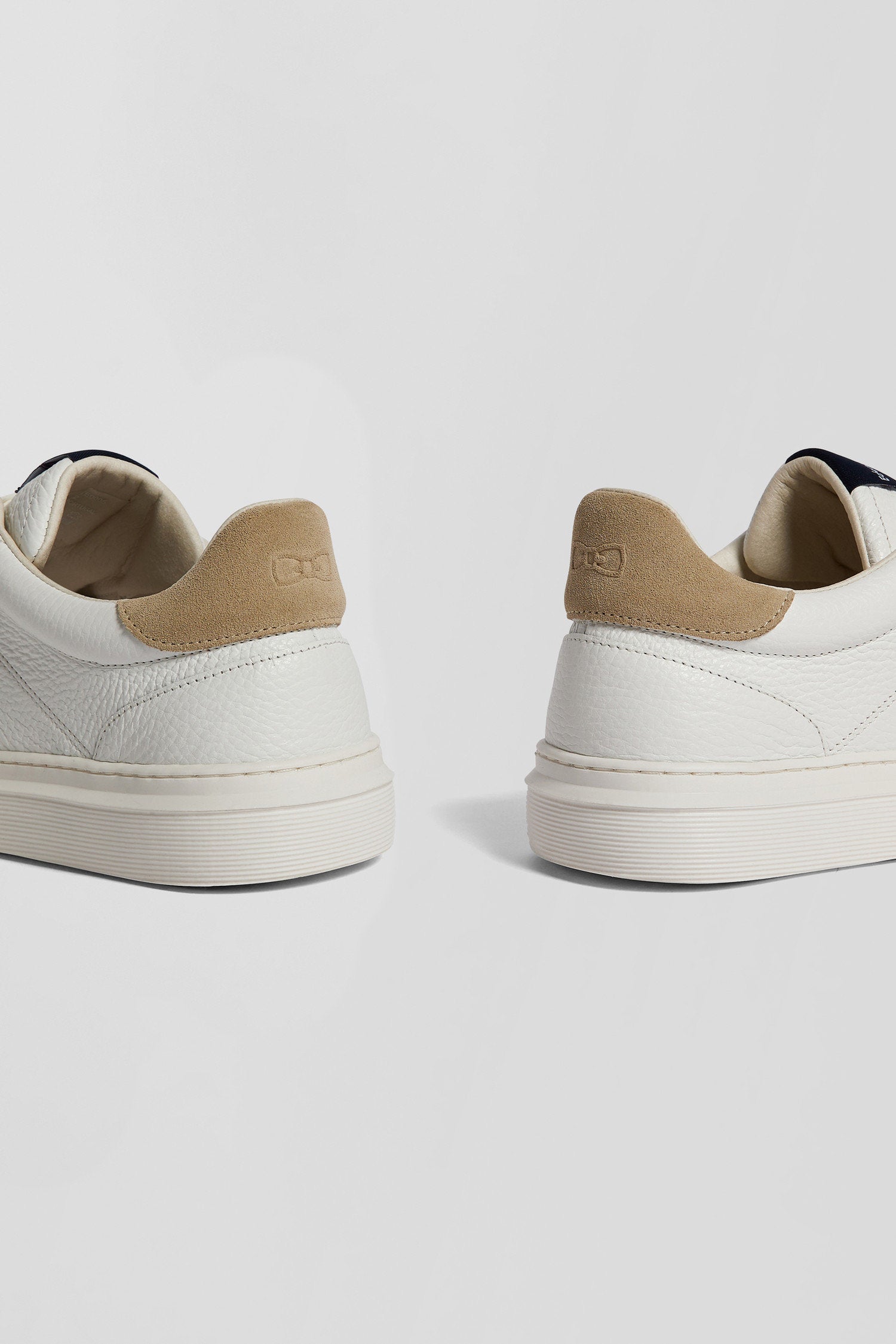 White Low-Top Leather Sneakers_06