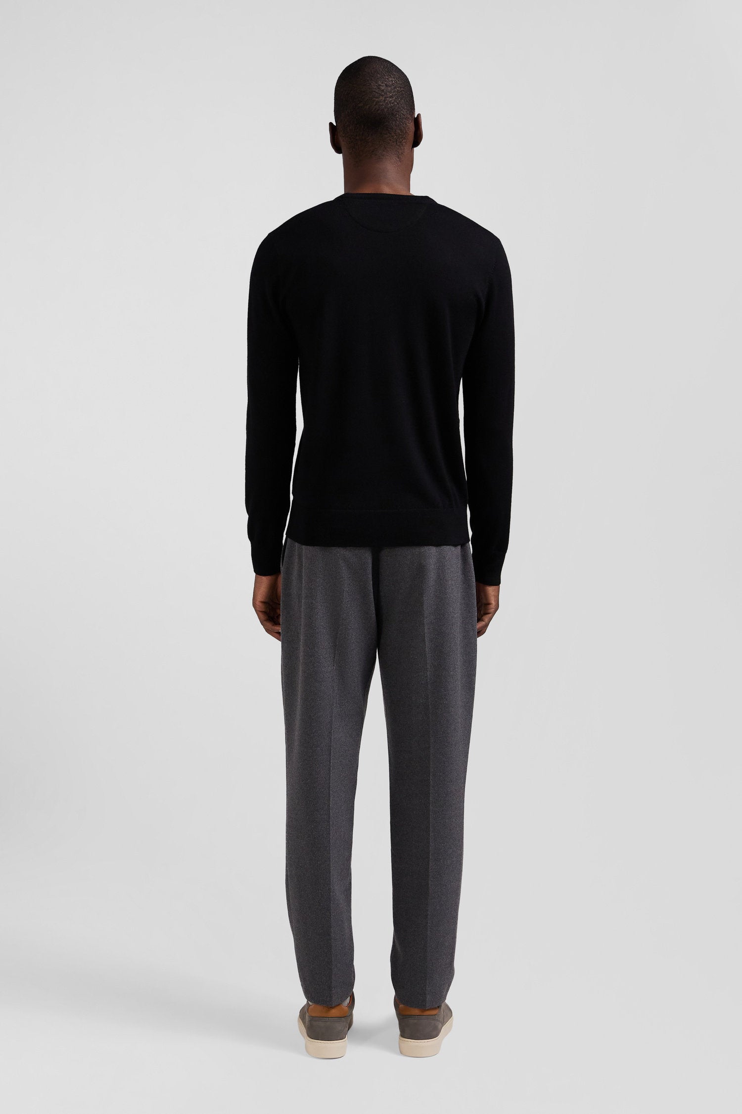 Regular Black Merino Wool V-Neck Jumper_03