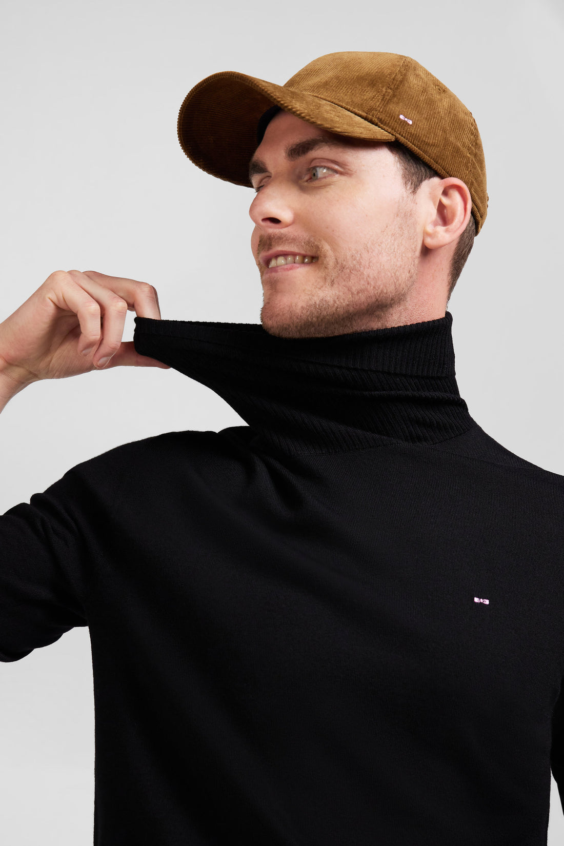 Regular Black Merino Wool Turtleneck Jumper_H24MAIPU0012_NO_01