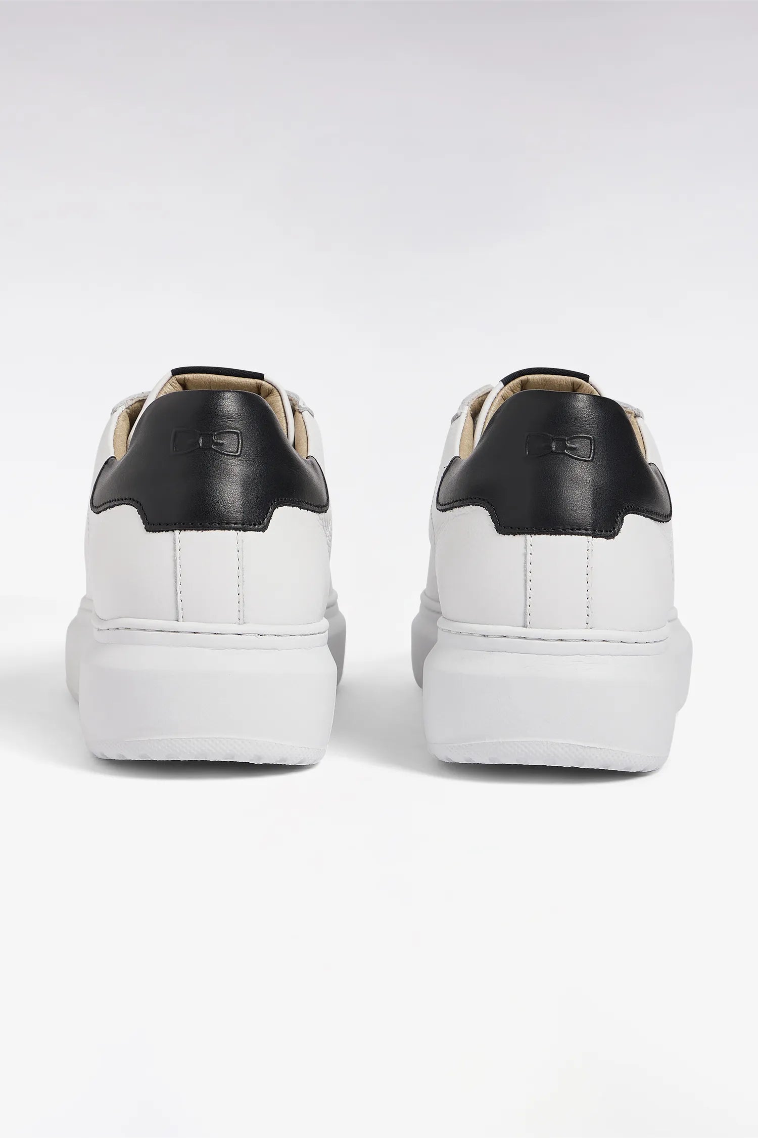 Eden Park_0_White and Navy Pebbled Leather Low-Top Sneakers_H25CHSTE0004_BC_02