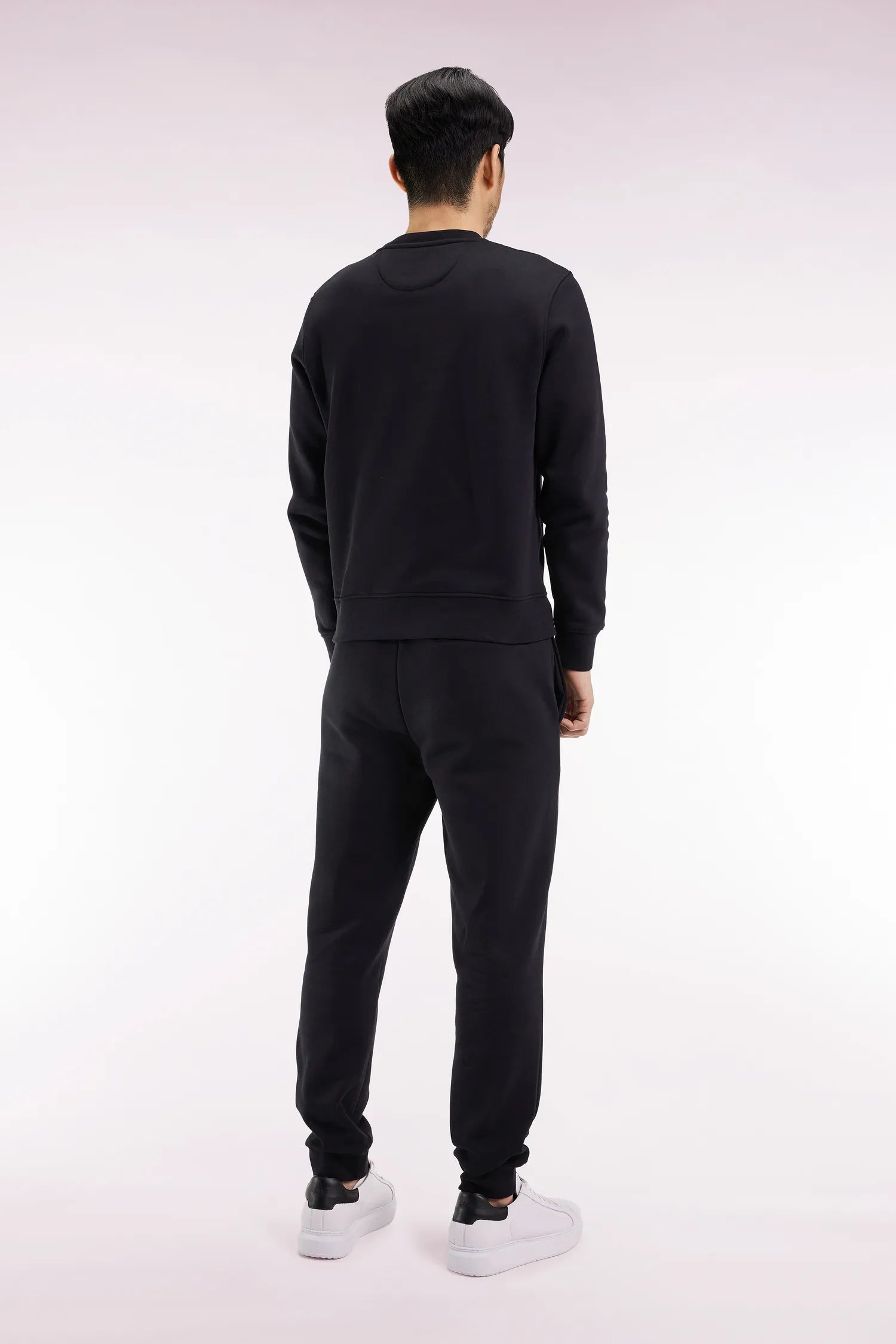Eden Park_Black_Black Brushed Fleece Joggers with Straight Cut_H25MAIJO0002_NO_05