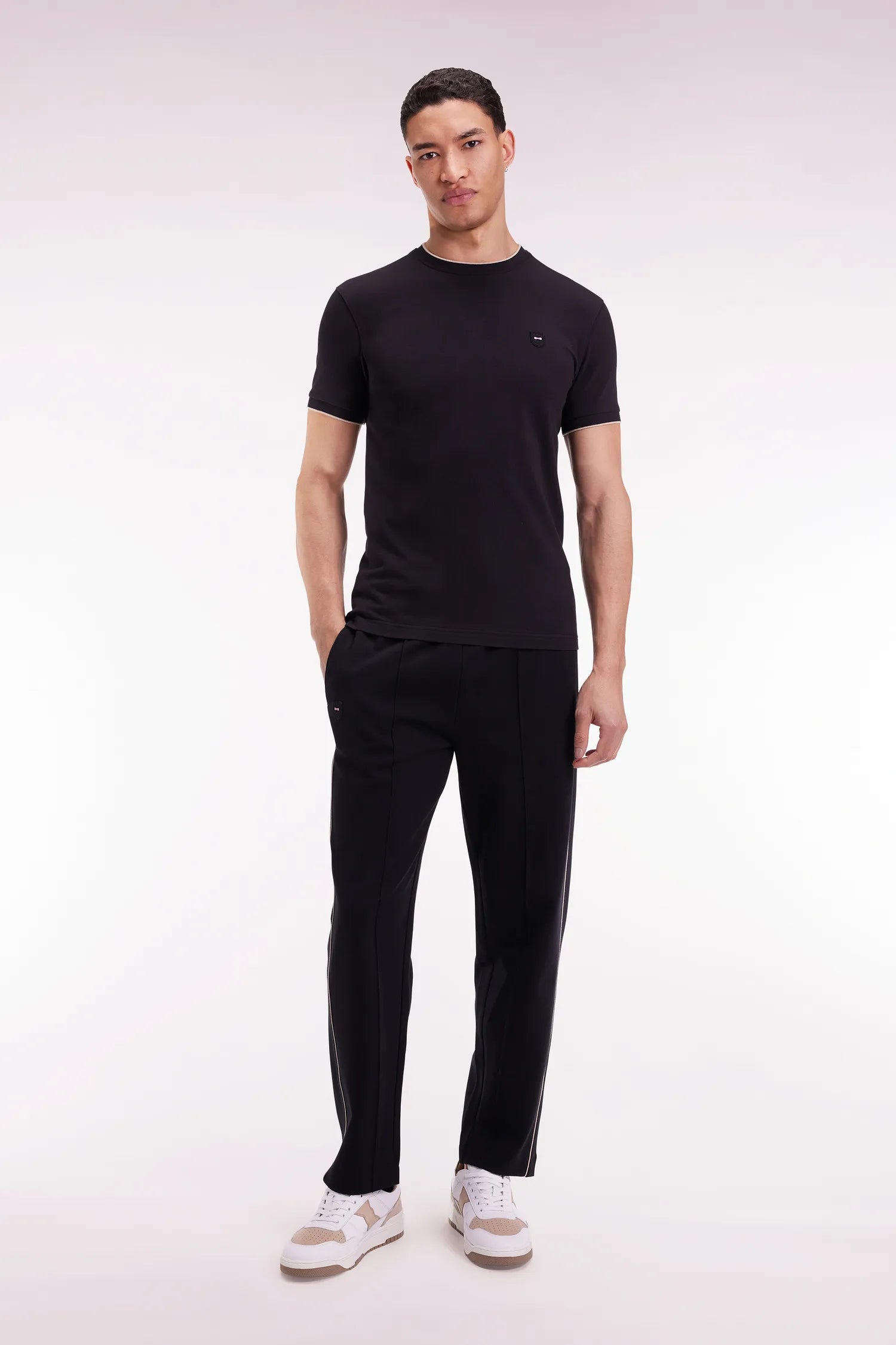 Eden Park_Black_Black Brushed Fleece Joggers with Piping and Straight Fit Front Pleats_H25MAIJO0013_NO_01
