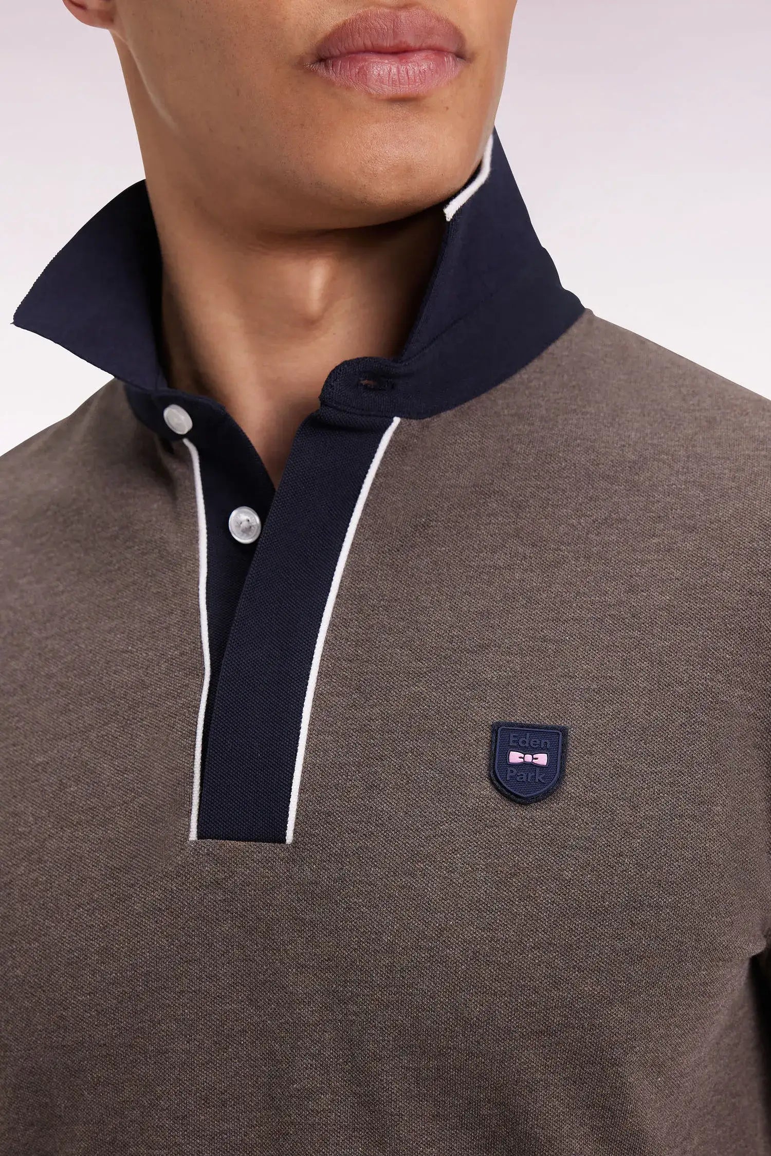 Eden Park_0_Short-Sleeved Polo Shirt in Brown Stretch Cotton PiquŽ Slim Fit_H25MAIPC0027_MAM20_03