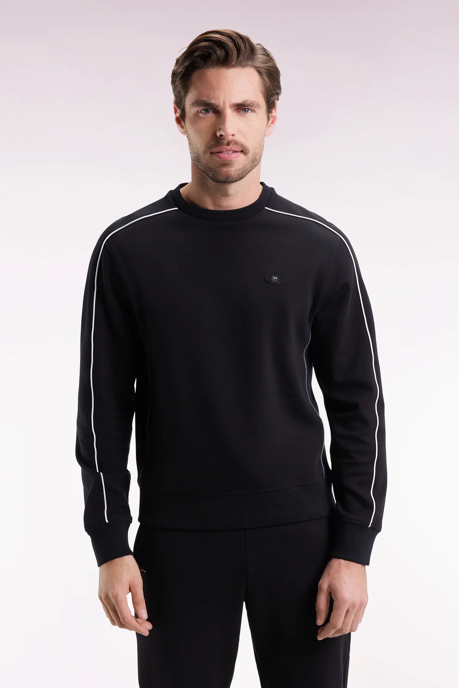 Eden Park_Black_Black Fleece Sweatshirt with Colorful Piping_H25MAISW0009_NO_01