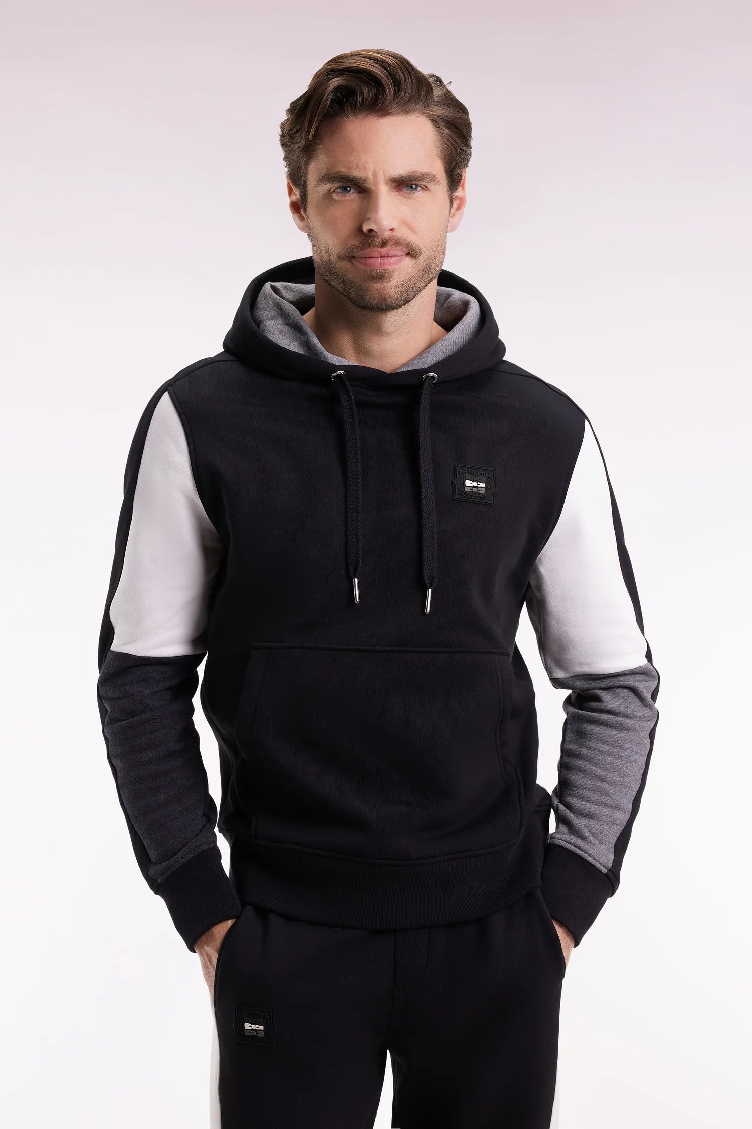 Eden Park_0_Black Hooded Sweatshirt with Contrasting Sleeve Cut-Outs_H25MAISW0014_NO_01