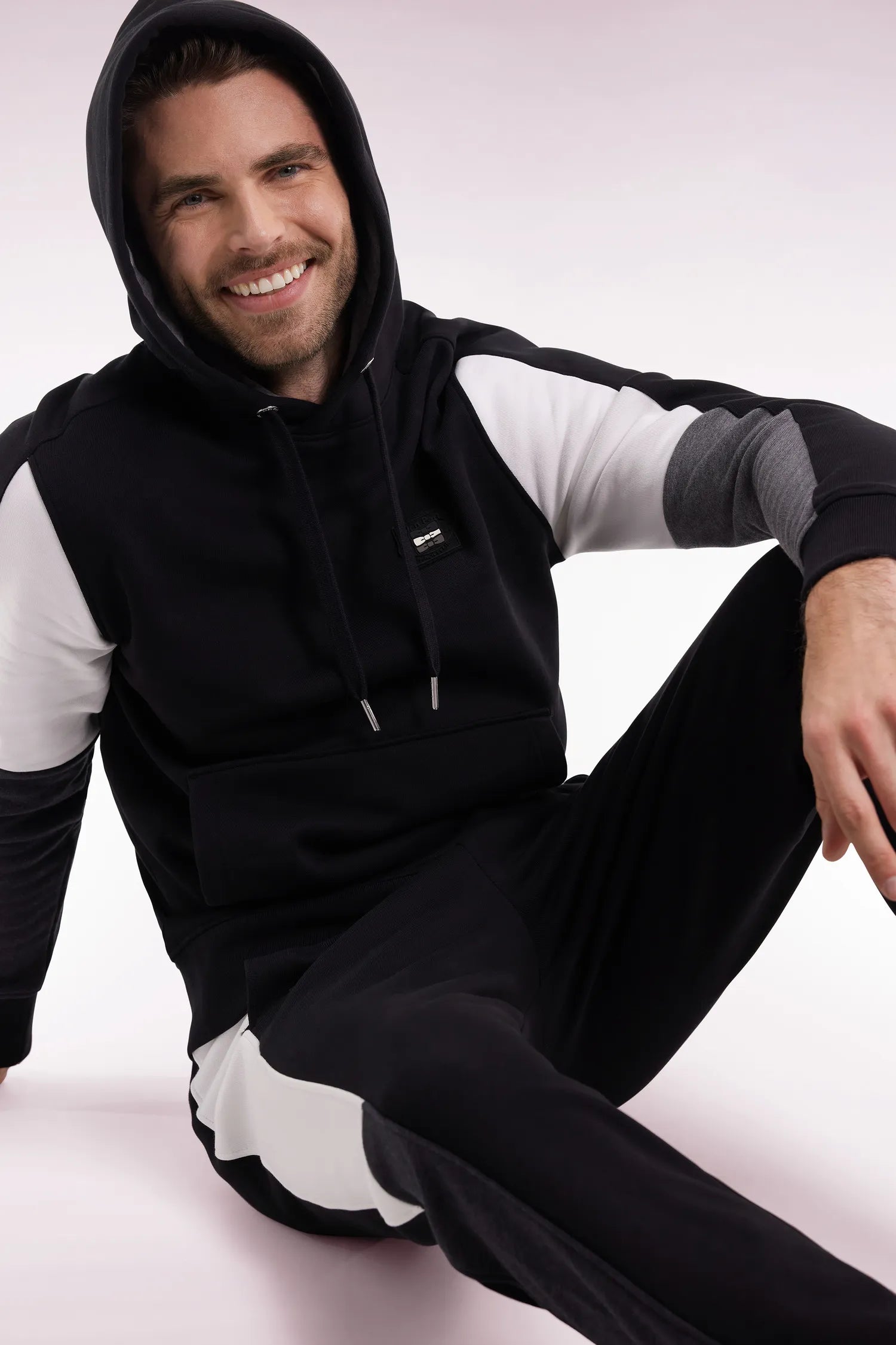 Eden Park_0_Black Hooded Sweatshirt with Contrasting Sleeve Cut-Outs_H25MAISW0014_NO_03