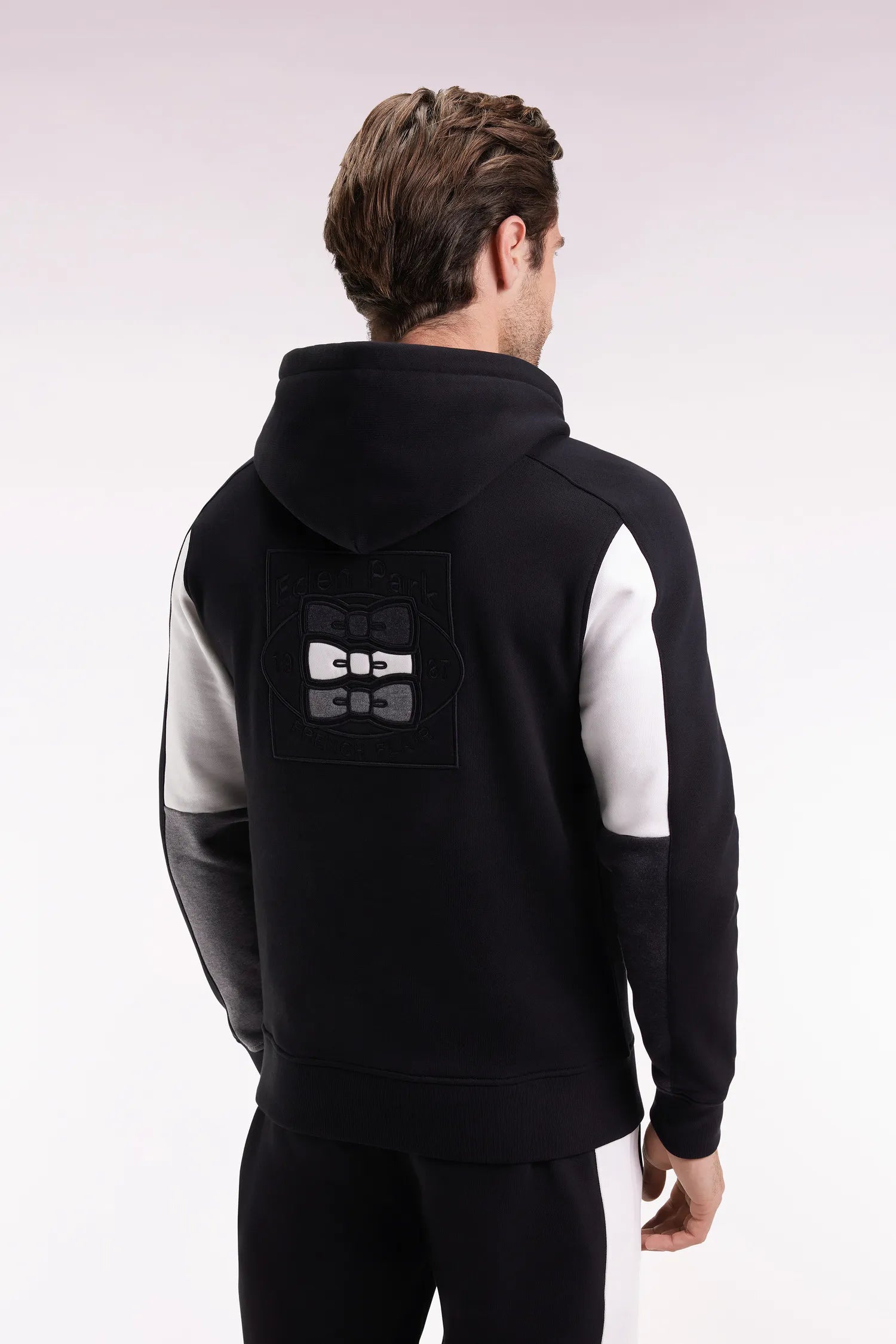 Eden Park_0_Black Hooded Sweatshirt with Contrasting Sleeve Cut-Outs_H25MAISW0014_NO_05