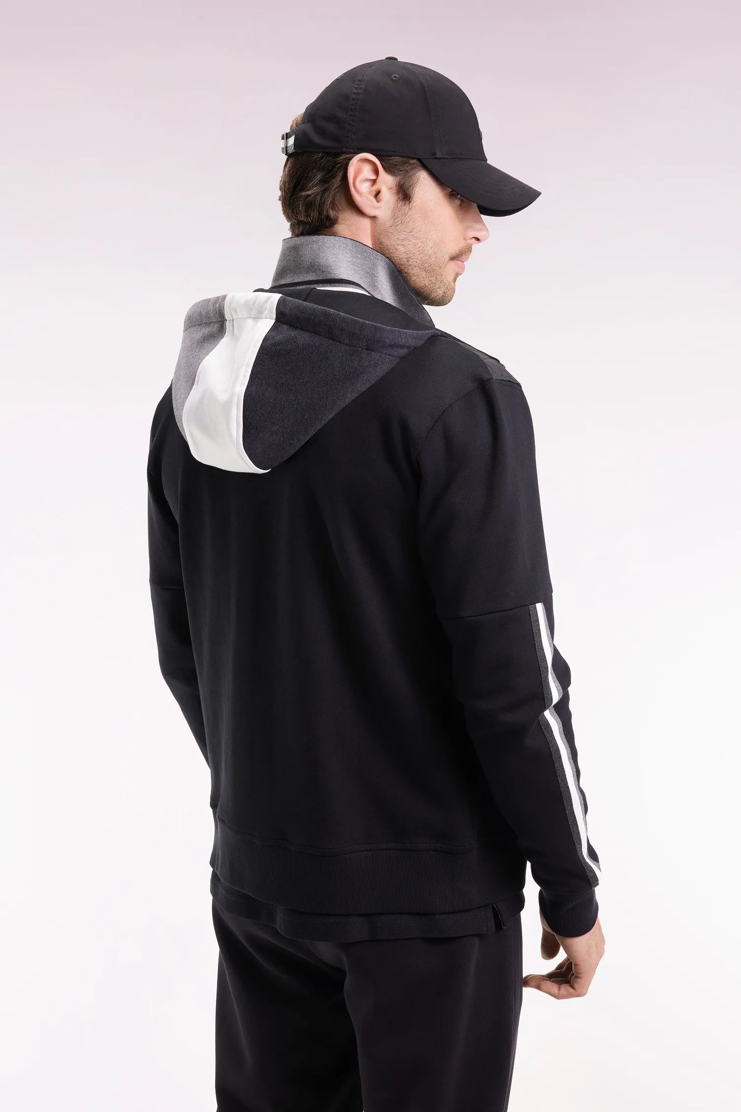 Eden Park_Multi-Color_Black and Grey Quilted Bi-Material Interlock Zip-Up Sweatshirt_H25MAISW0026_NO_05