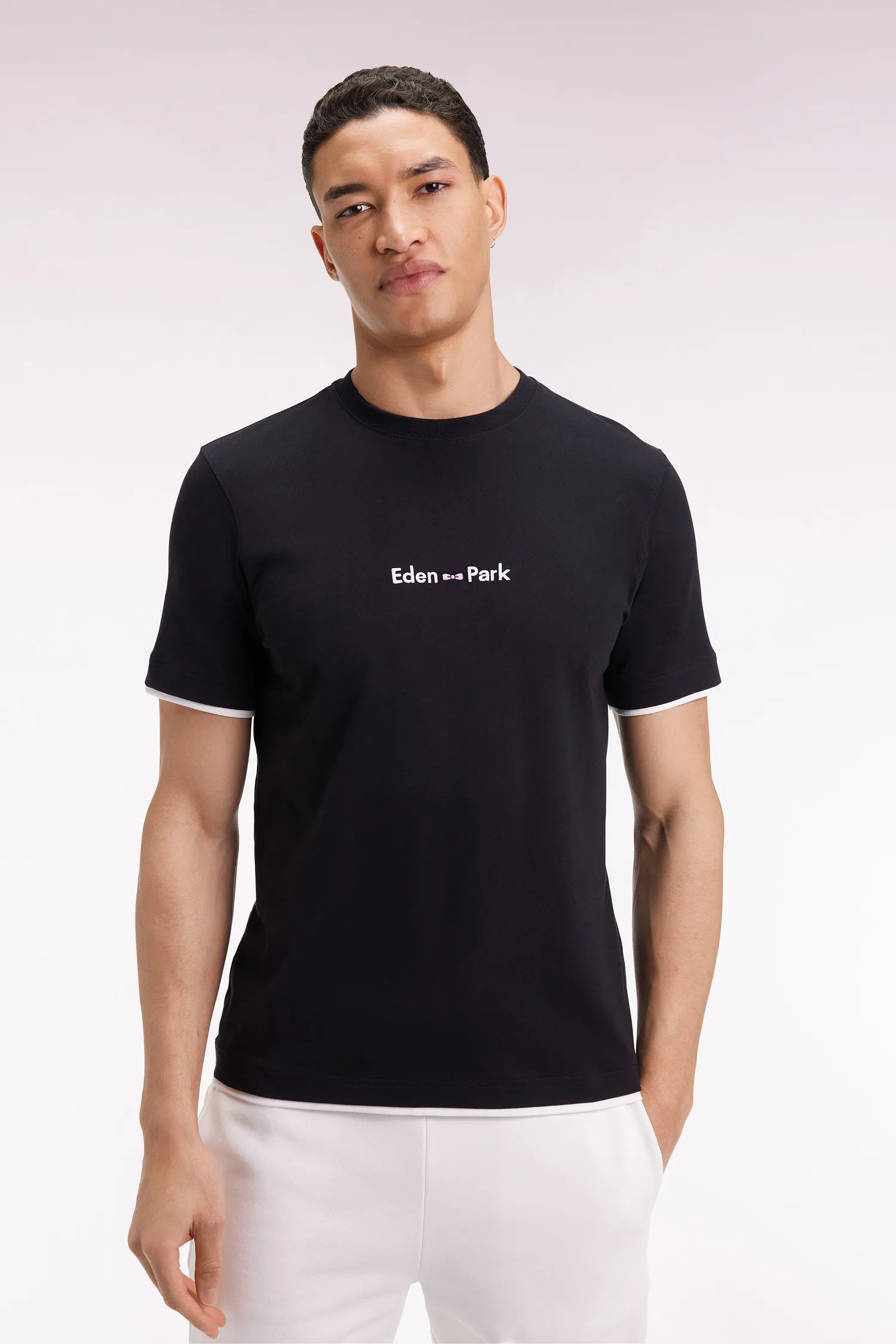 Eden Park_Black_Eden Park Embroidery Short-Sleeved T-Shirt in Black Cotton_H25MAITC0017_NO_01