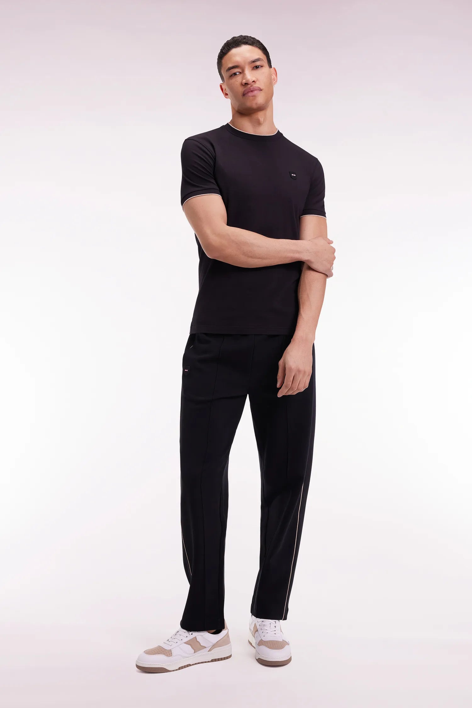 Eden Park_0_Short-Sleeved Black Stretch Cotton T-Shirt with Slim Fit_H25MAITC0029_NO_03